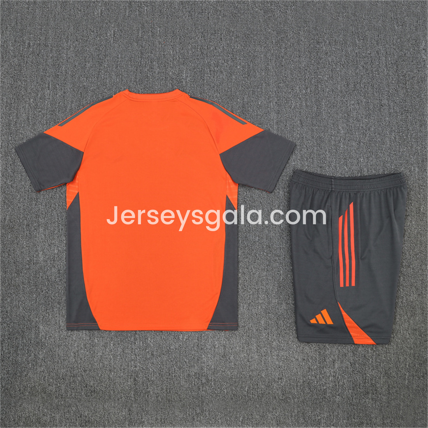 Bayern Munich 25-26 Short-Sleeve Training Set - Orange Top & Gray shorts - SOCCERDEALSHOP