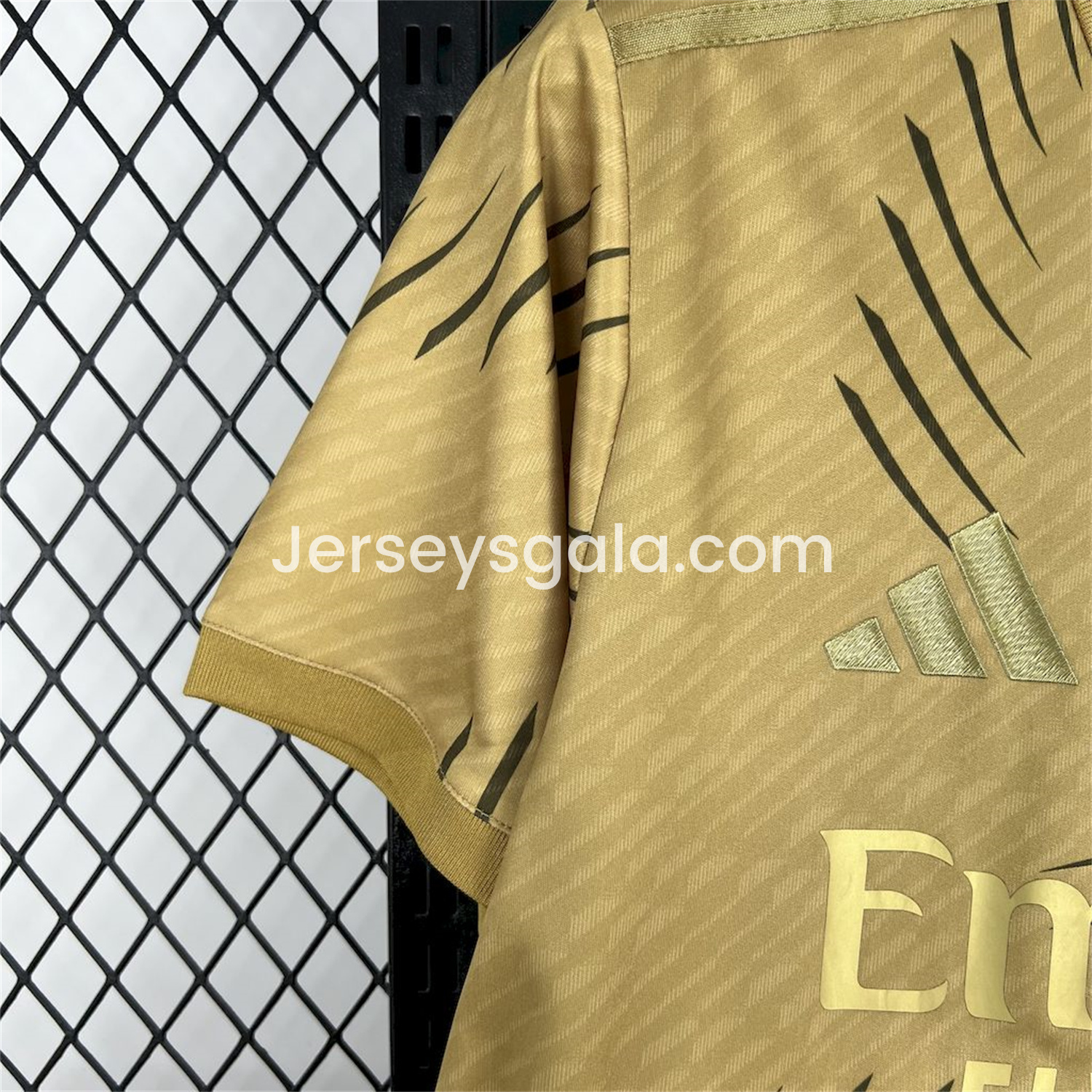 Real Madrid 25-26 Gold Swirl Training Jersey - Fans Version - SOCCERDEALSHOP