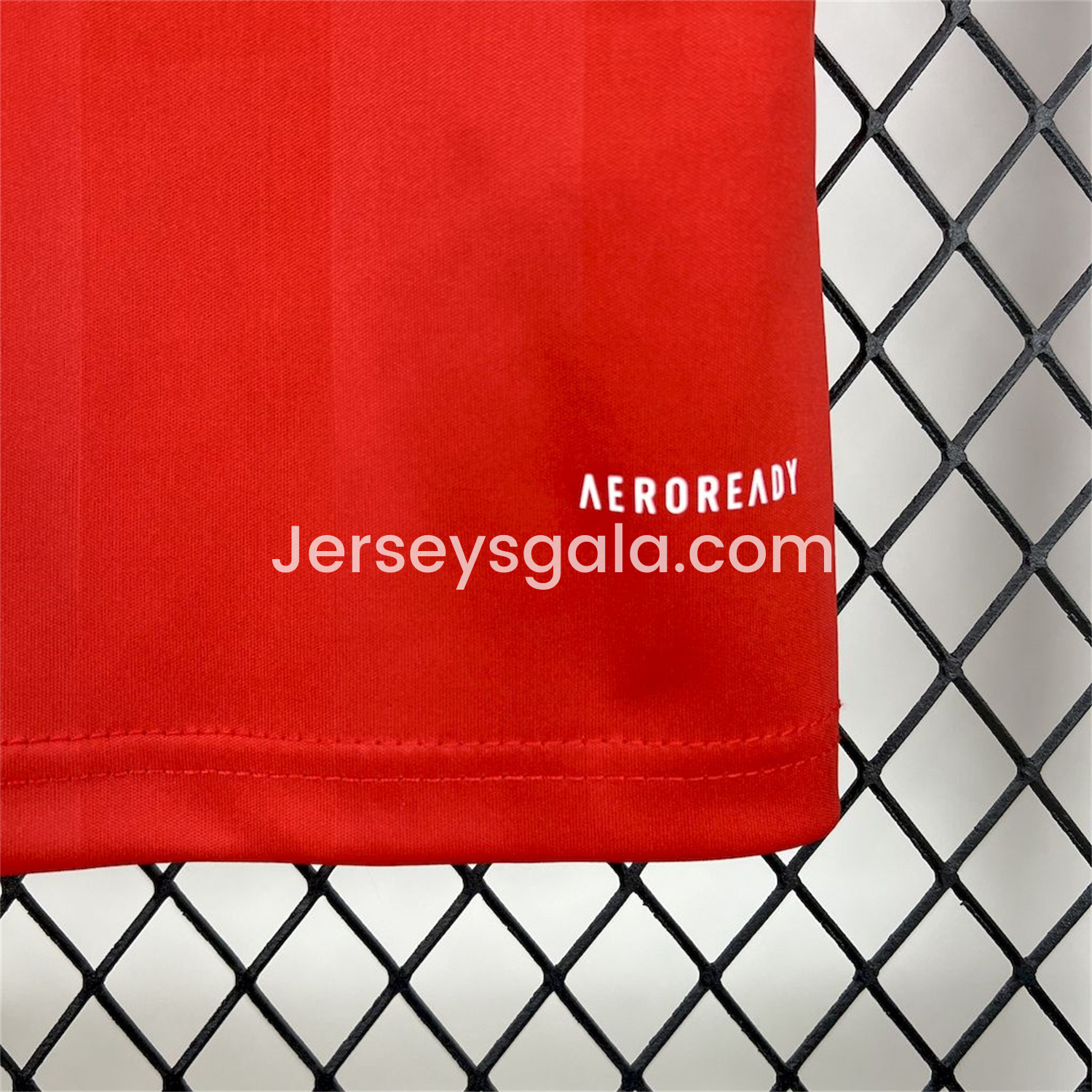 Bayern Munich 25-26 Red Trefoil Goalkeeper Jersey - Fans Version - SOCCERDEALSHOP