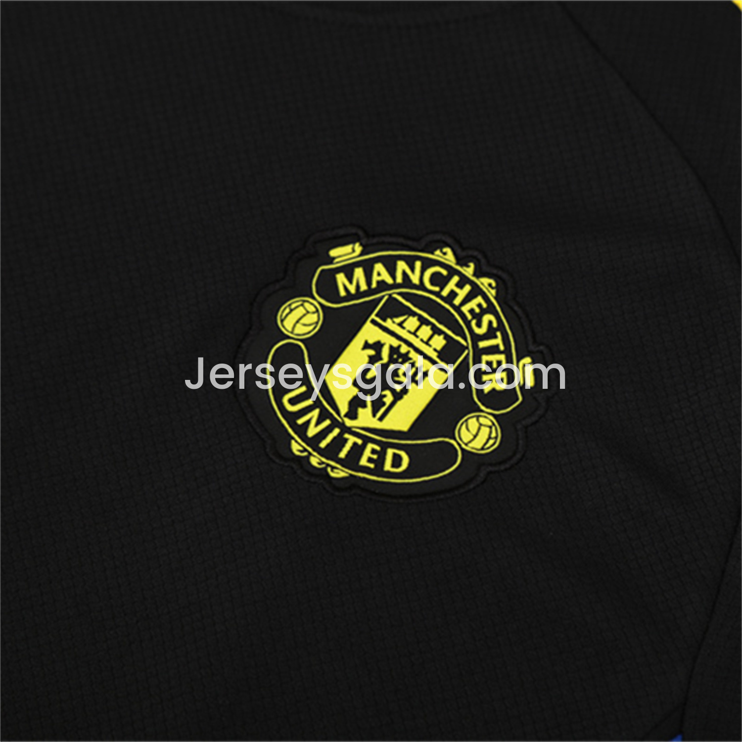Manchester United 25-26 Short-Sleeve Training Set - Black Top & Black shorts - SOCCERDEALSHOP