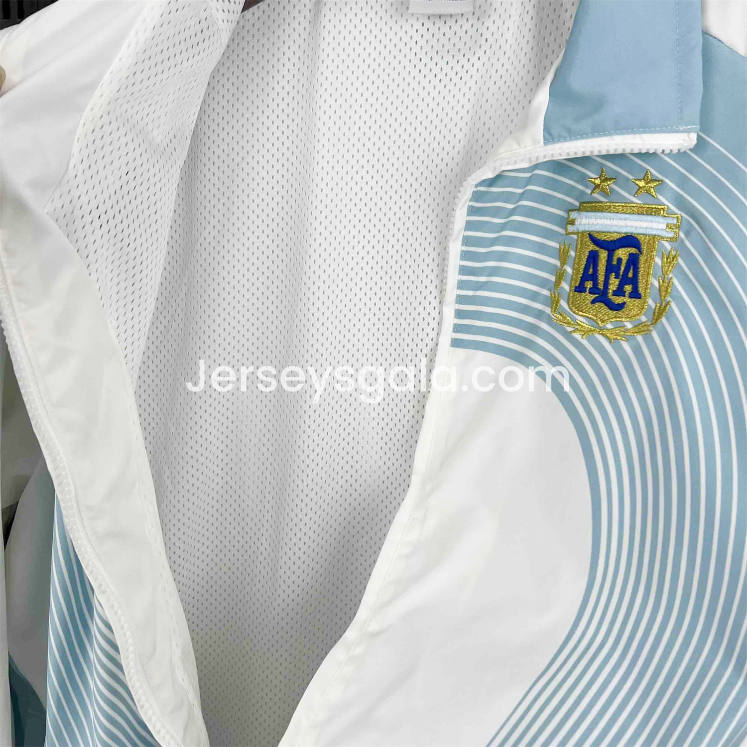 Argentina 25-26 Throwback Windbreaker Jacket - White with Blue Lines - SOCCERDEALSHOP