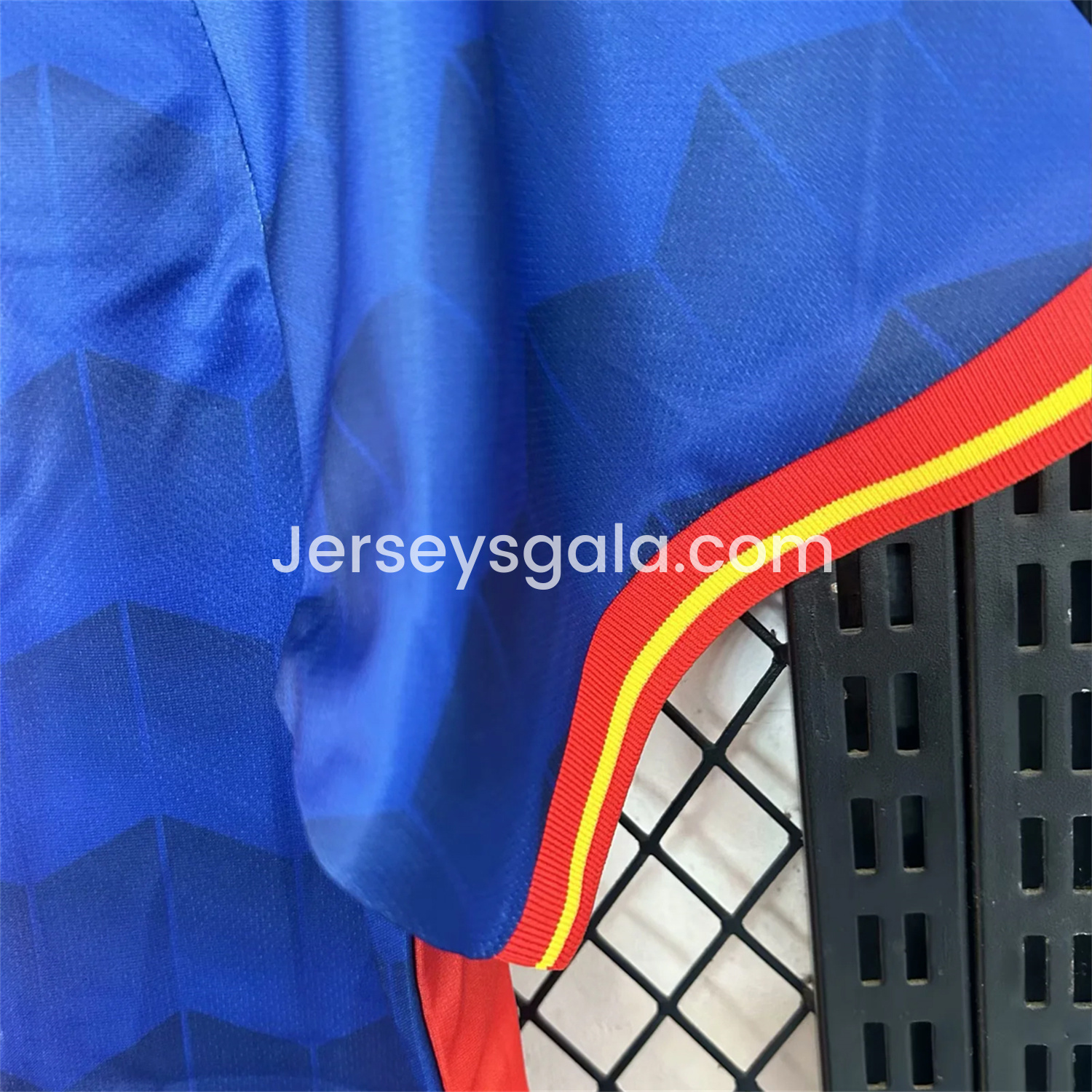 Spain 25-26 Red and Blue Throwback Style Jersey - Fans Version - SOCCERDEALSHOP