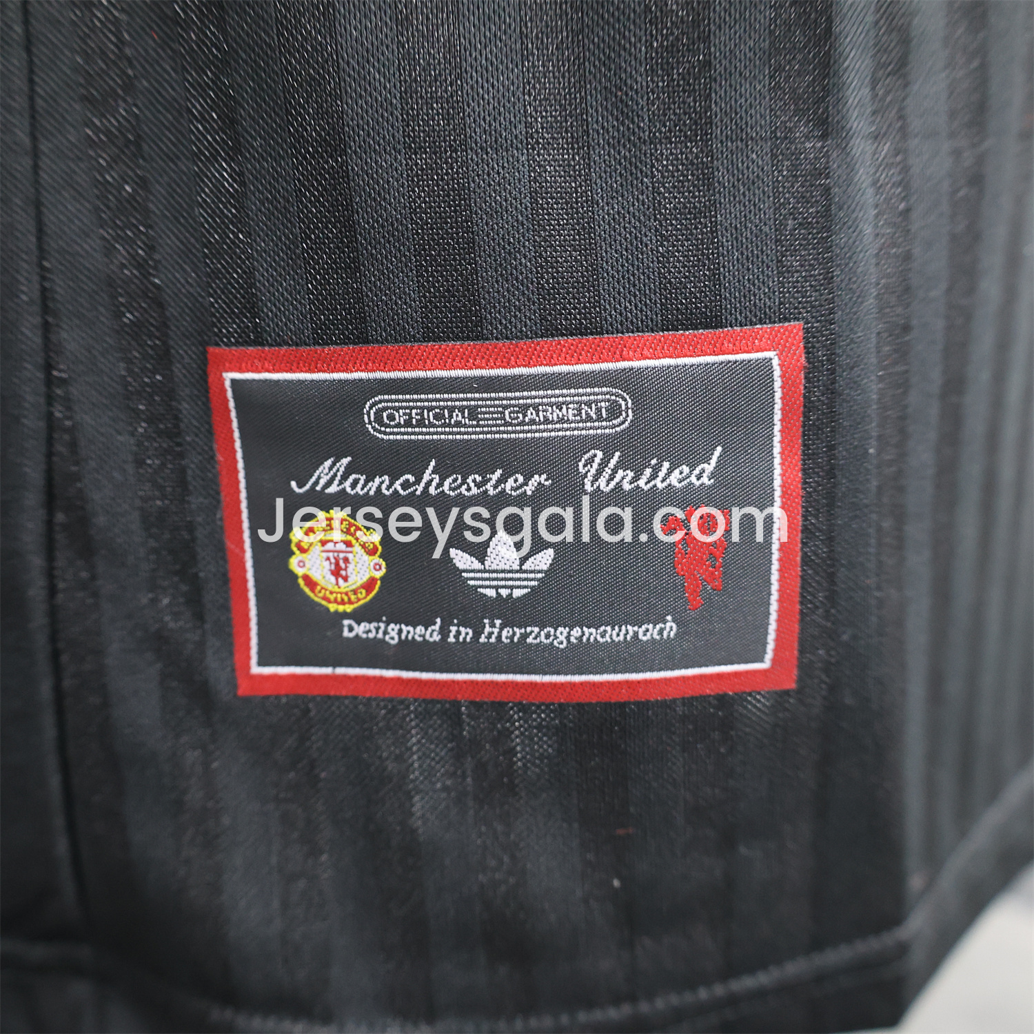 Manchester United 24-25 Black Icon Retro Jersey - Player Version - SOCCERDEALSHOP