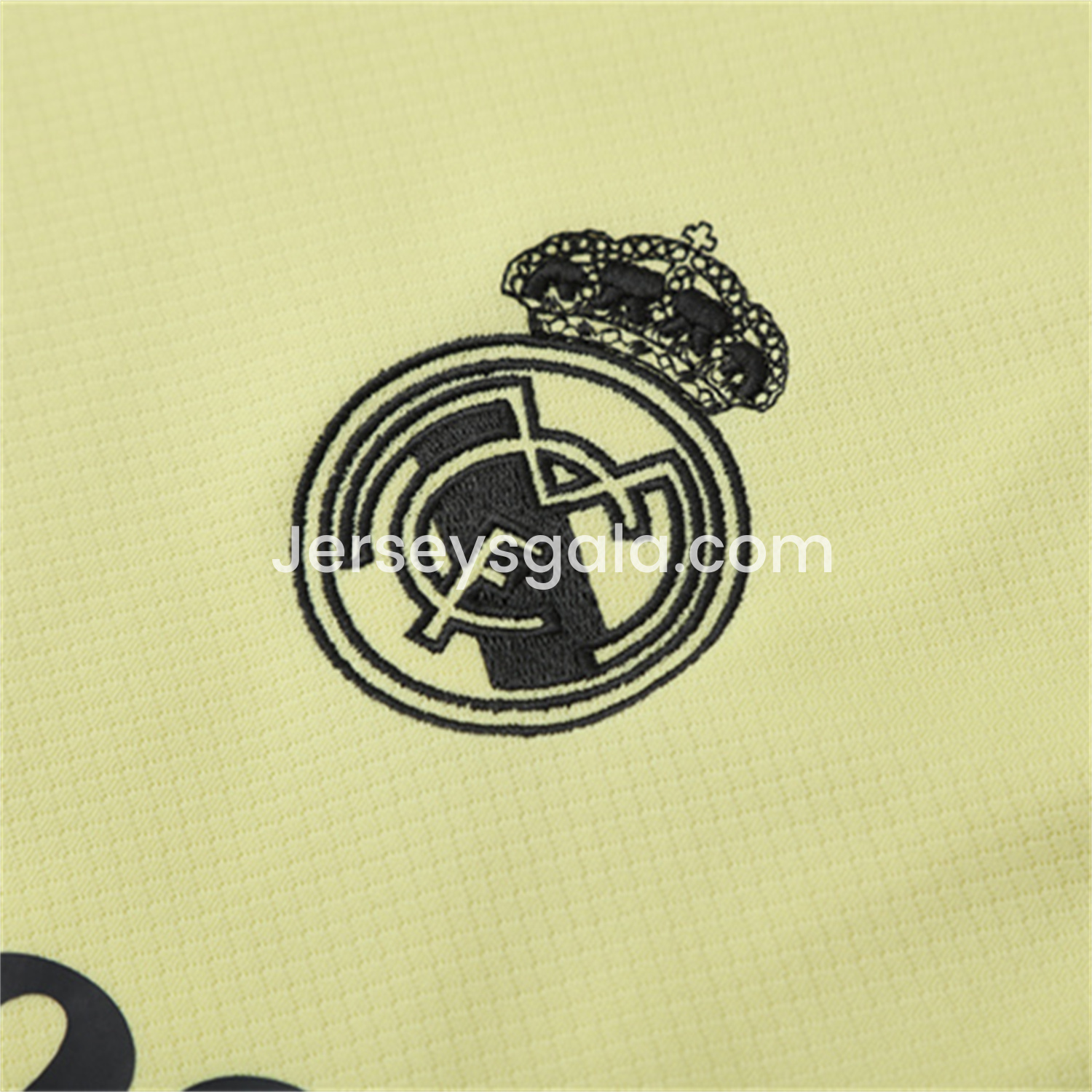 Real Madrid 25-26 Kids Short-Sleeve Training Set - Yellow Top and Grey Shorts - SOCCERDEALSHOP