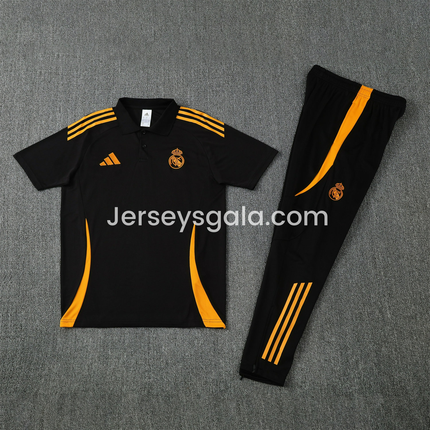 Real Madrid 25-26 POLO Short-Sleeve Training Set - Black Top and Pants with Yellow Stripes - SOCCERDEALSHOP