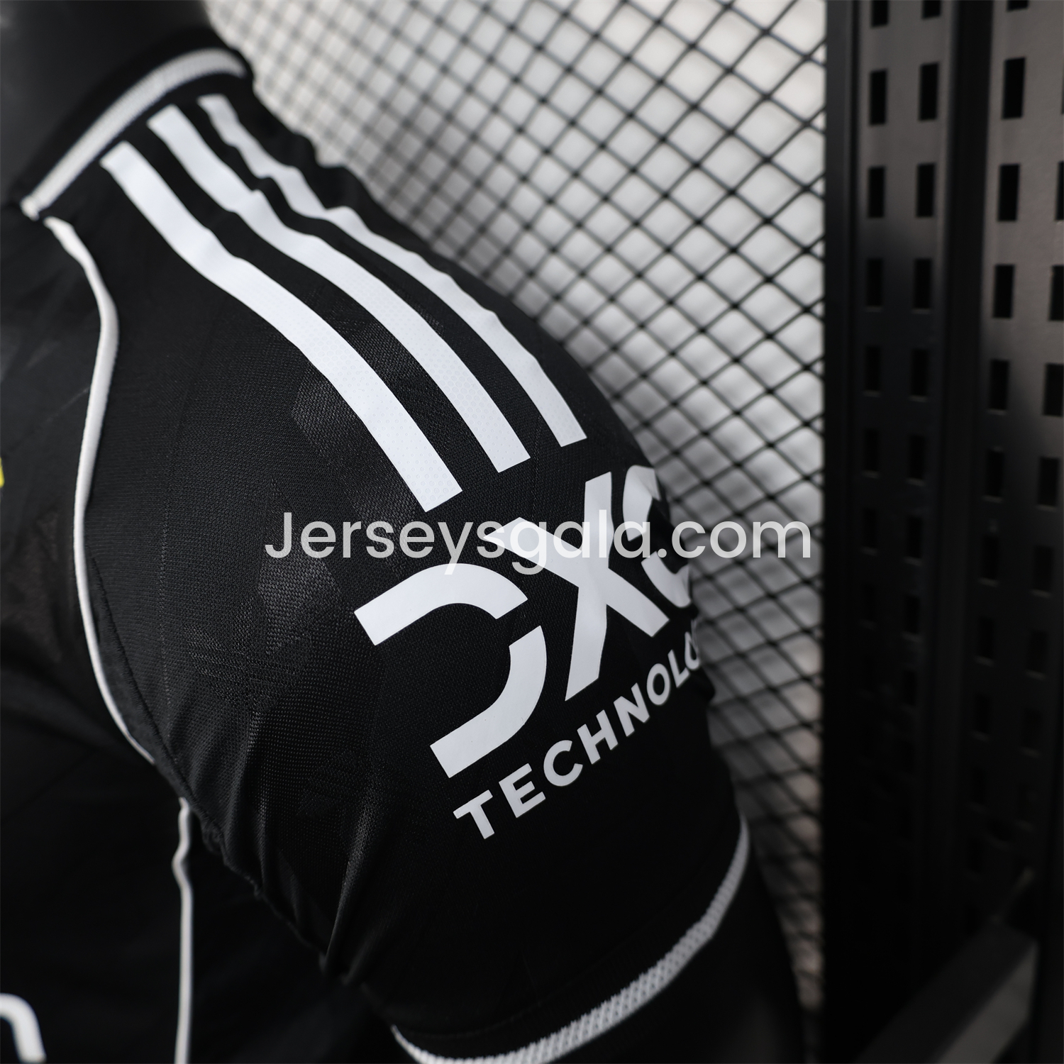 Manchester United 25-26 Black Training Jersey - Player Version - SOCCERDEALSHOP