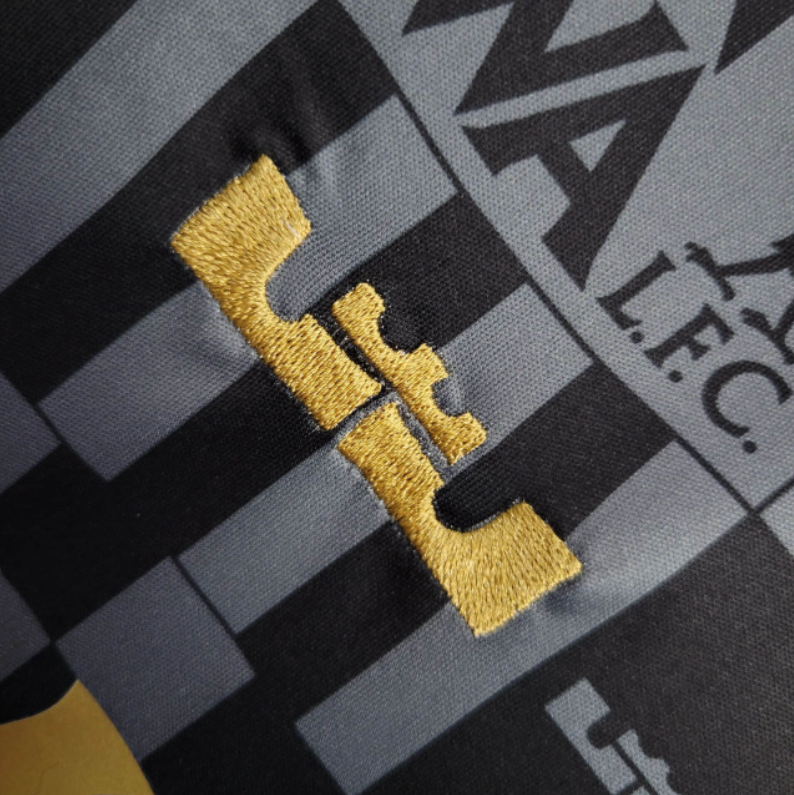 Liver.pool X LBJ 23-24 YNWA Special Edition Kids Kit - SOCCERDEALSHOP