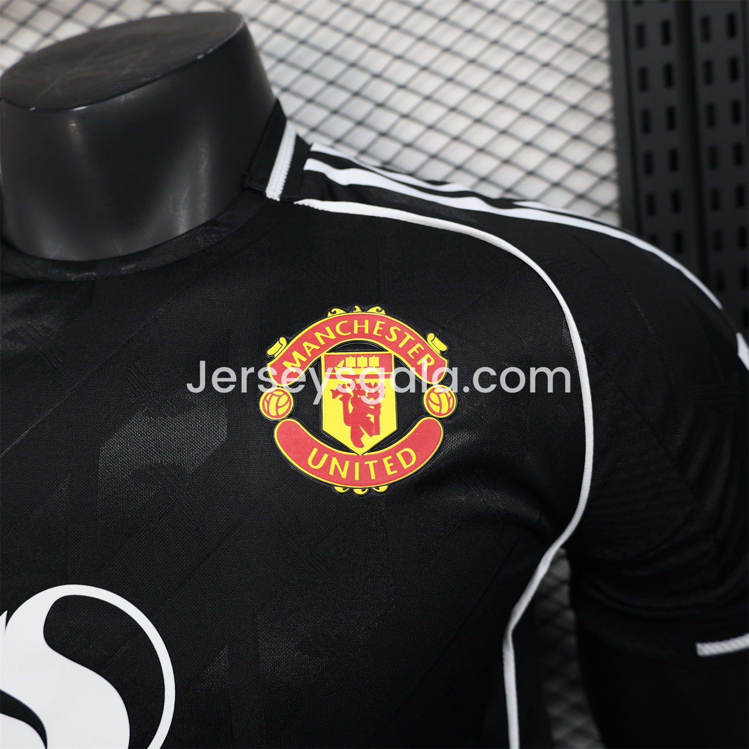 Manchester United 25-26 Black Training Jersey - Player Version - SOCCERDEALSHOP