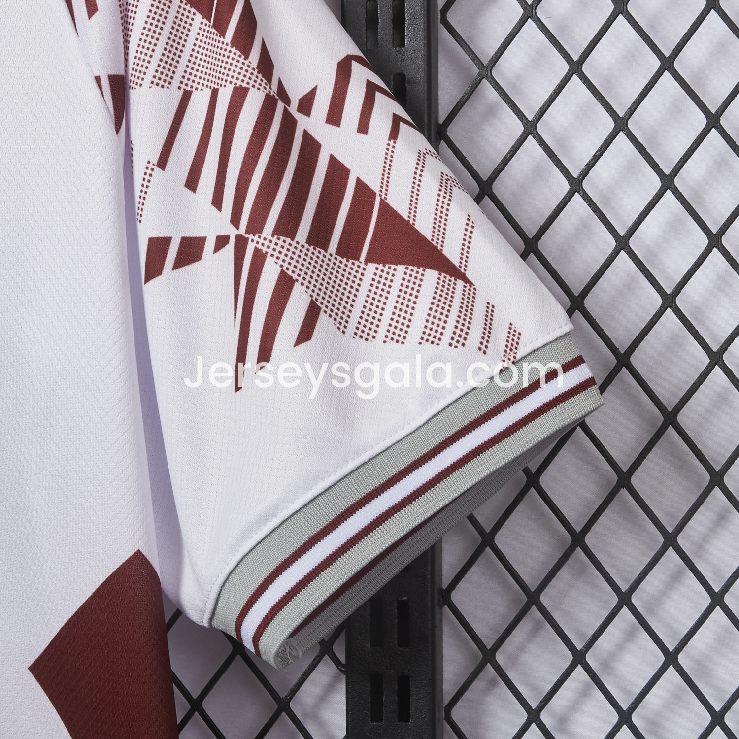 Bayern Munich 25-26 Throwback Trefoil Red Stripe White Special Jersey - Fans Version - SOCCERDEALSHOP