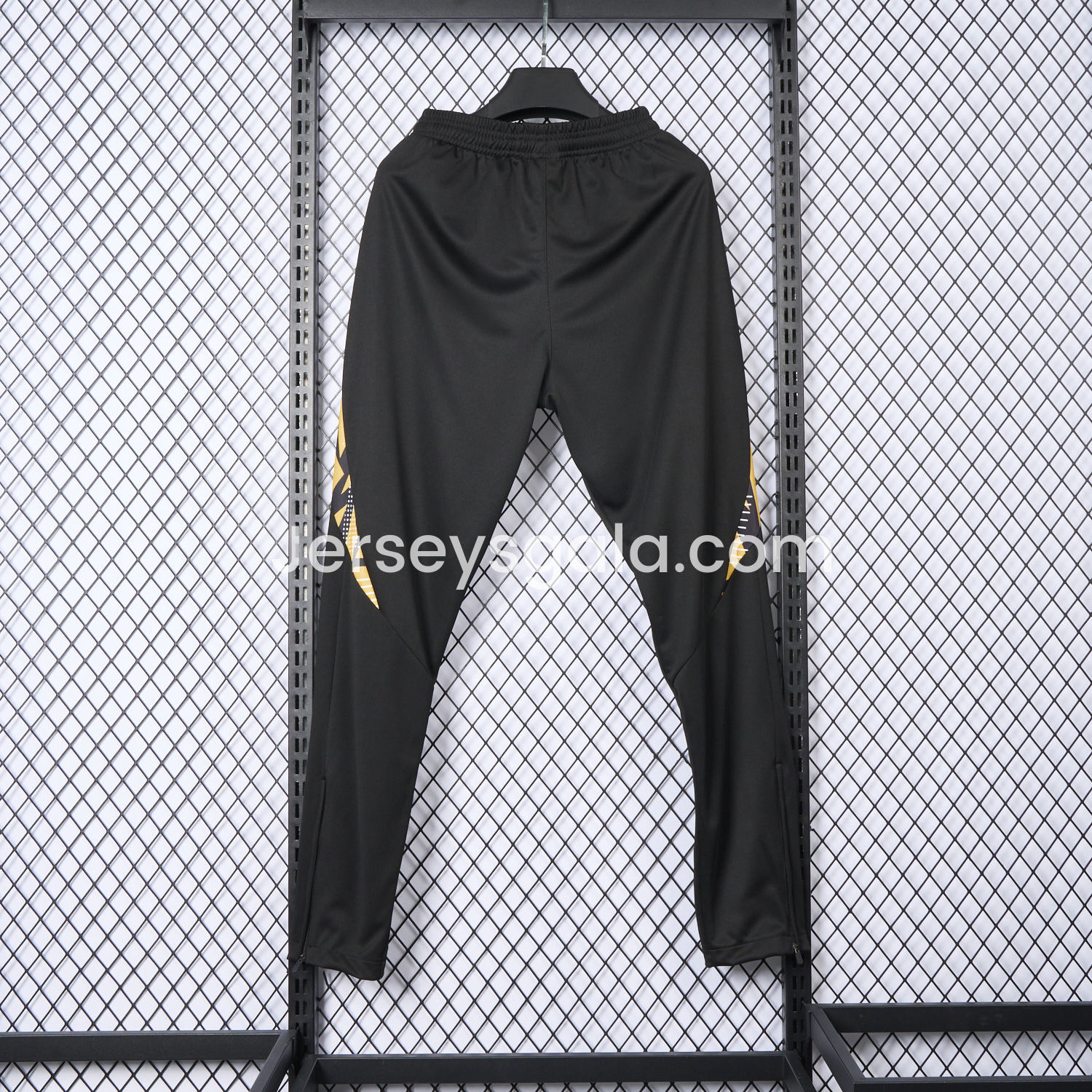 Real Madrid 24-25 Black Training Pants - Player Version - SOCCERDEALSHOP