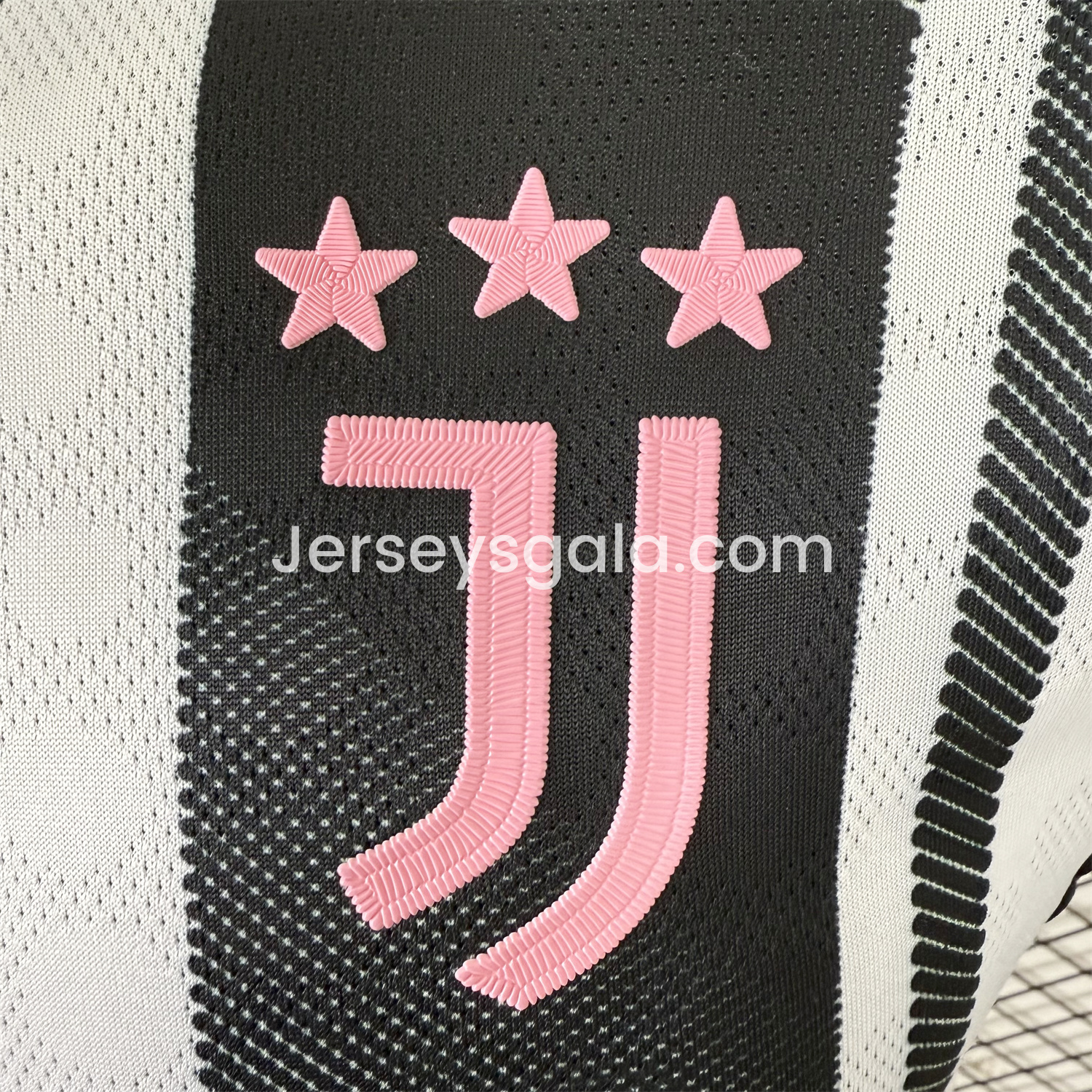 Juventus 25-26 Home Stadium Jersey - Player Version - SOCCERDEALSHOP