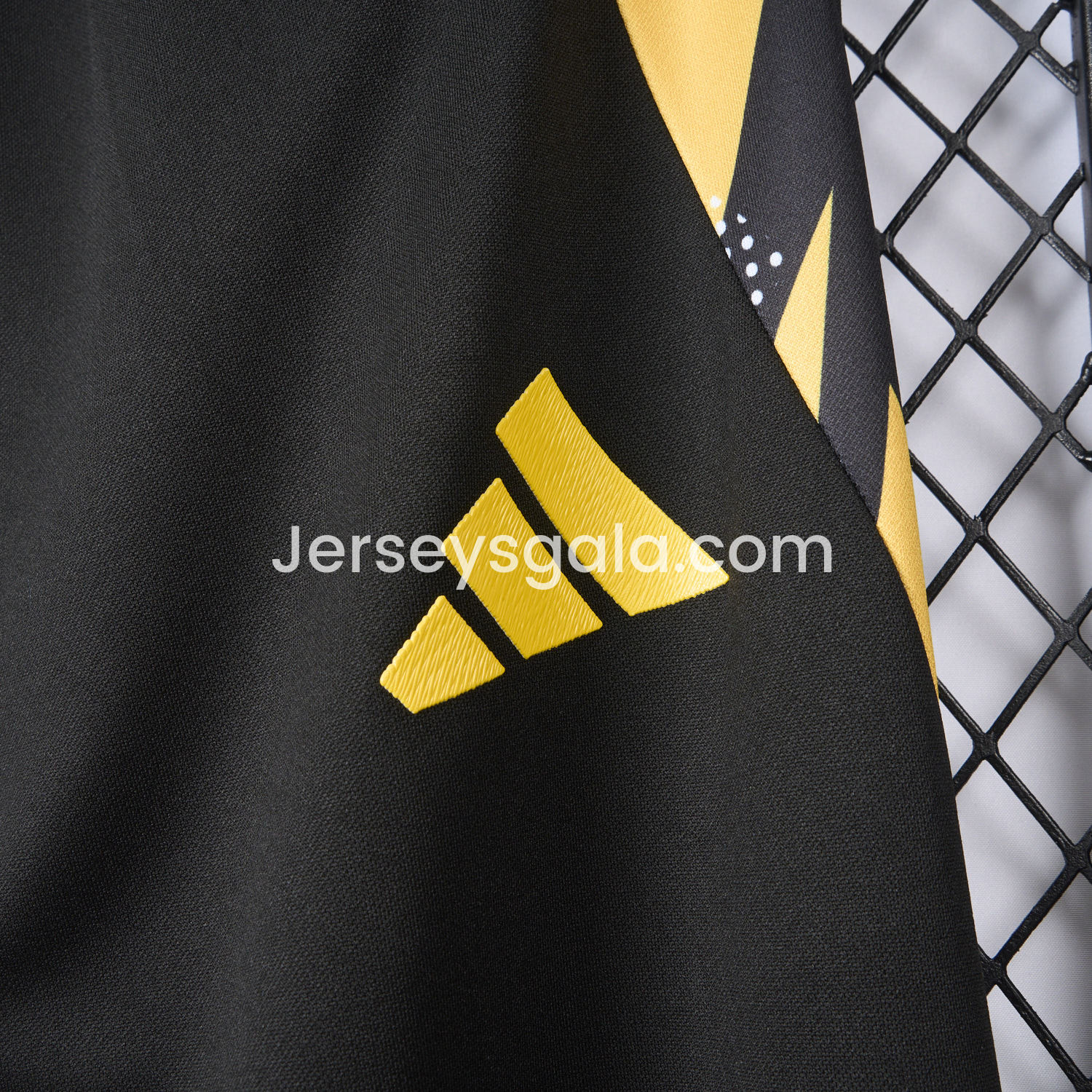 Real Madrid 24-25 Black Training Pants - Player Version - SOCCERDEALSHOP