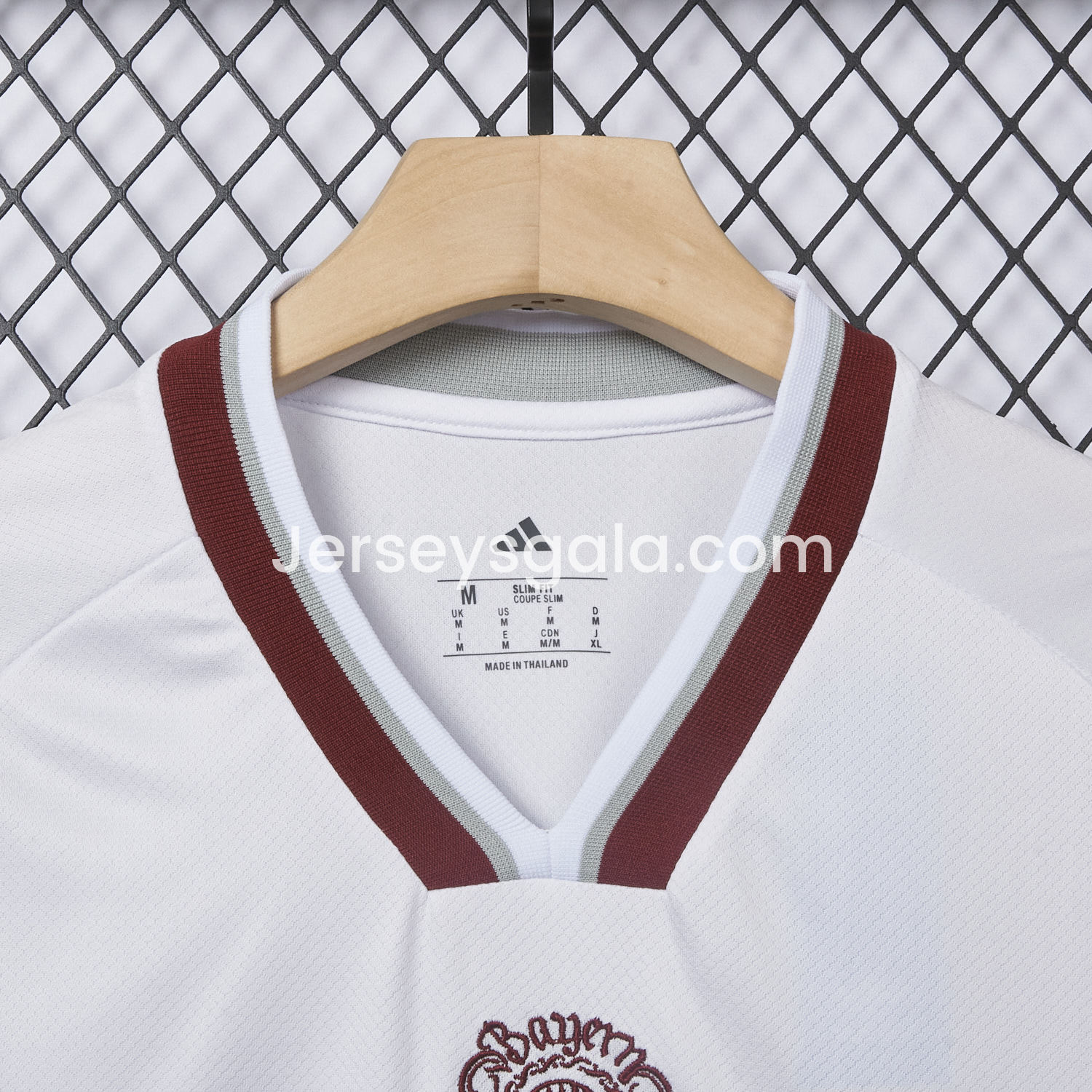 Bayern Munich 25-26 Throwback Trefoil Red Stripe White Special Jersey - Fans Version - SOCCERDEALSHOP