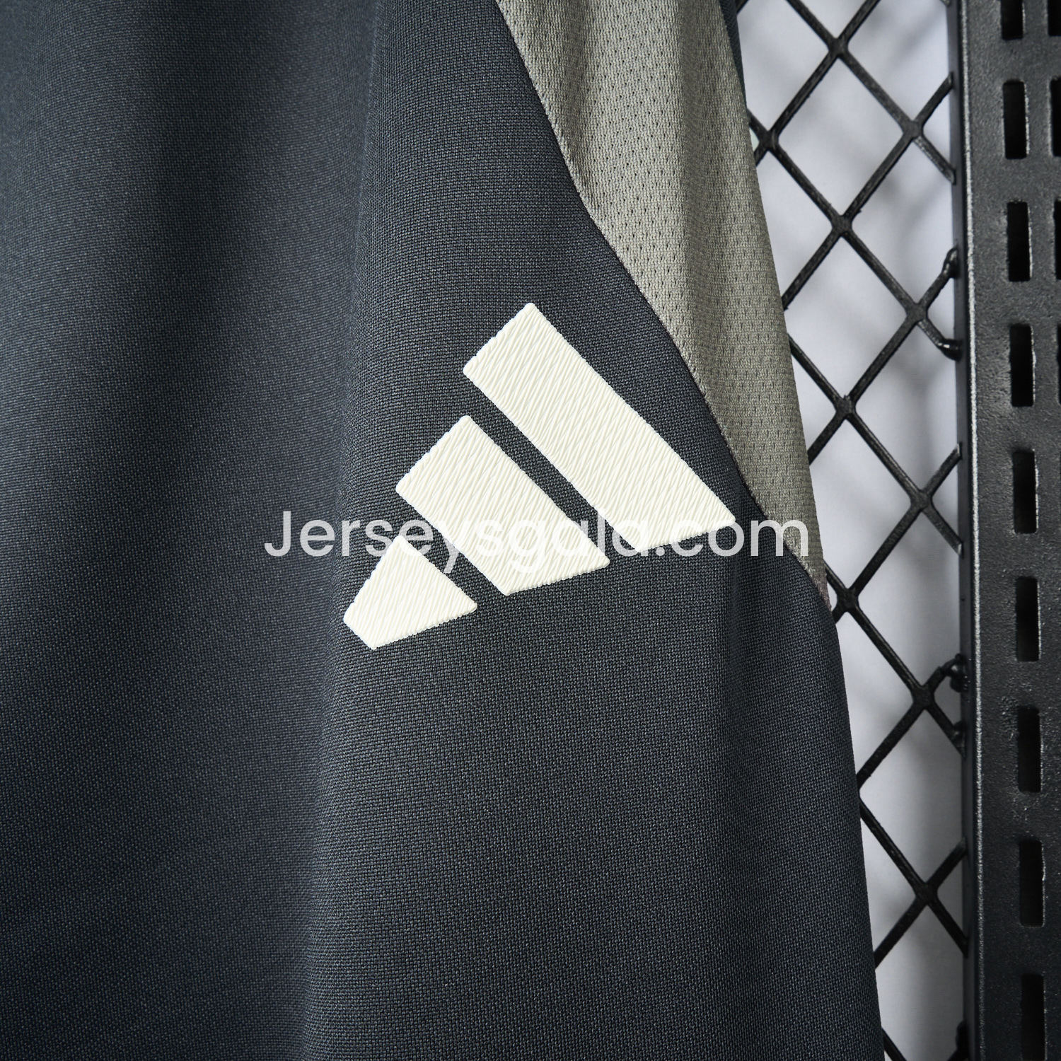 Real Madrid 24-25 Graphite Grey Training Pants - Player Version - SOCCERDEALSHOP