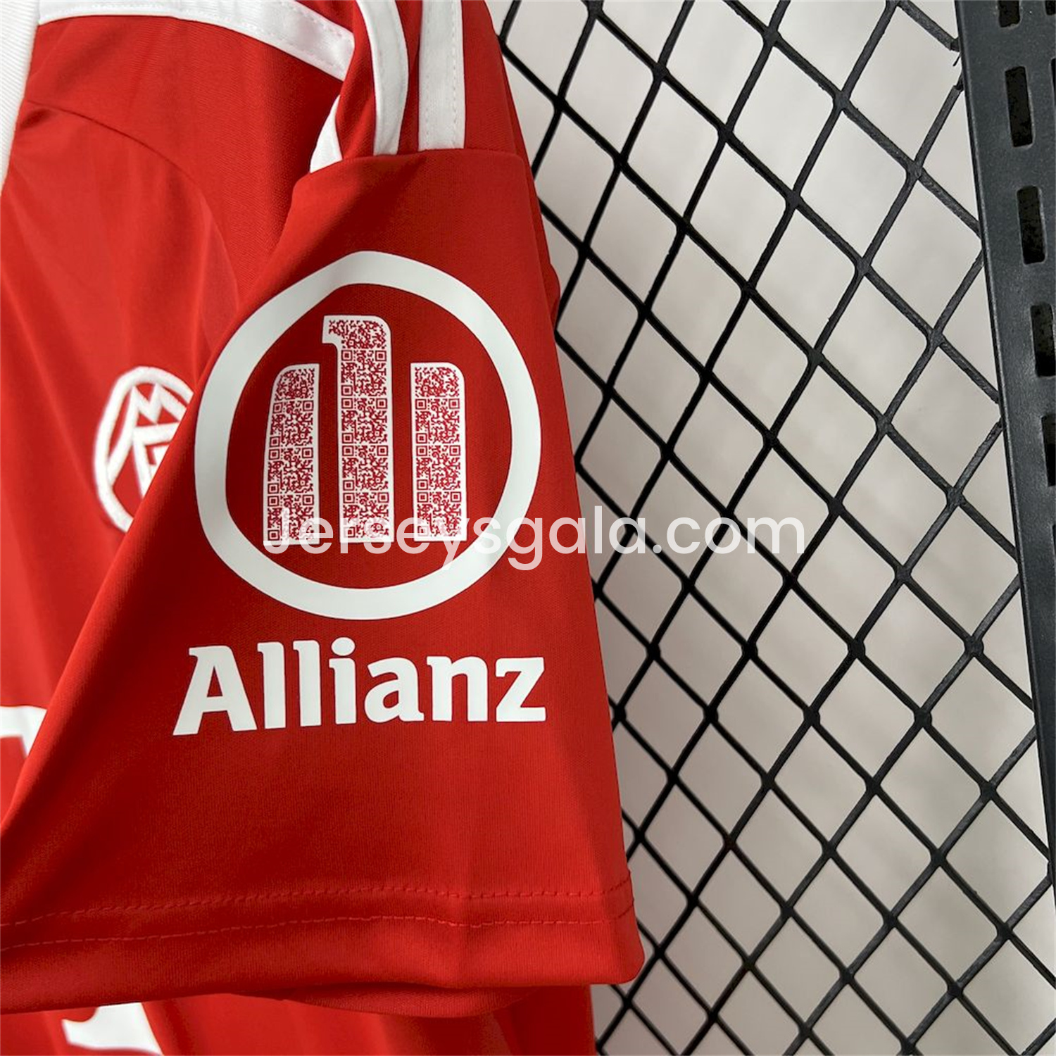 Bayern Munich 25-26 Red Trefoil Goalkeeper Jersey - Fans Version - SOCCERDEALSHOP