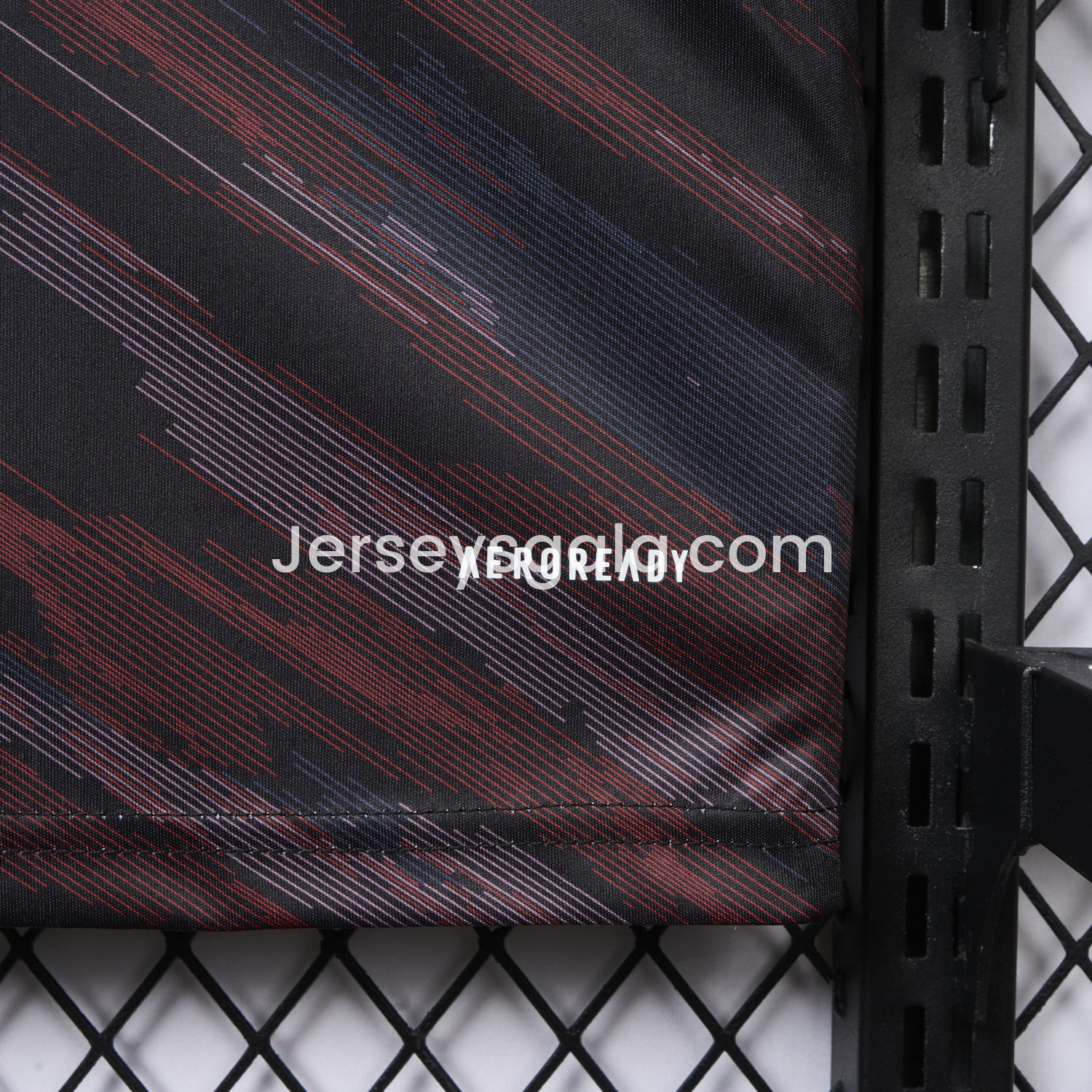 Bayern Munich 25-26 Black & Red Stripe Training Jersey - Fans Version - SOCCERDEALSHOP