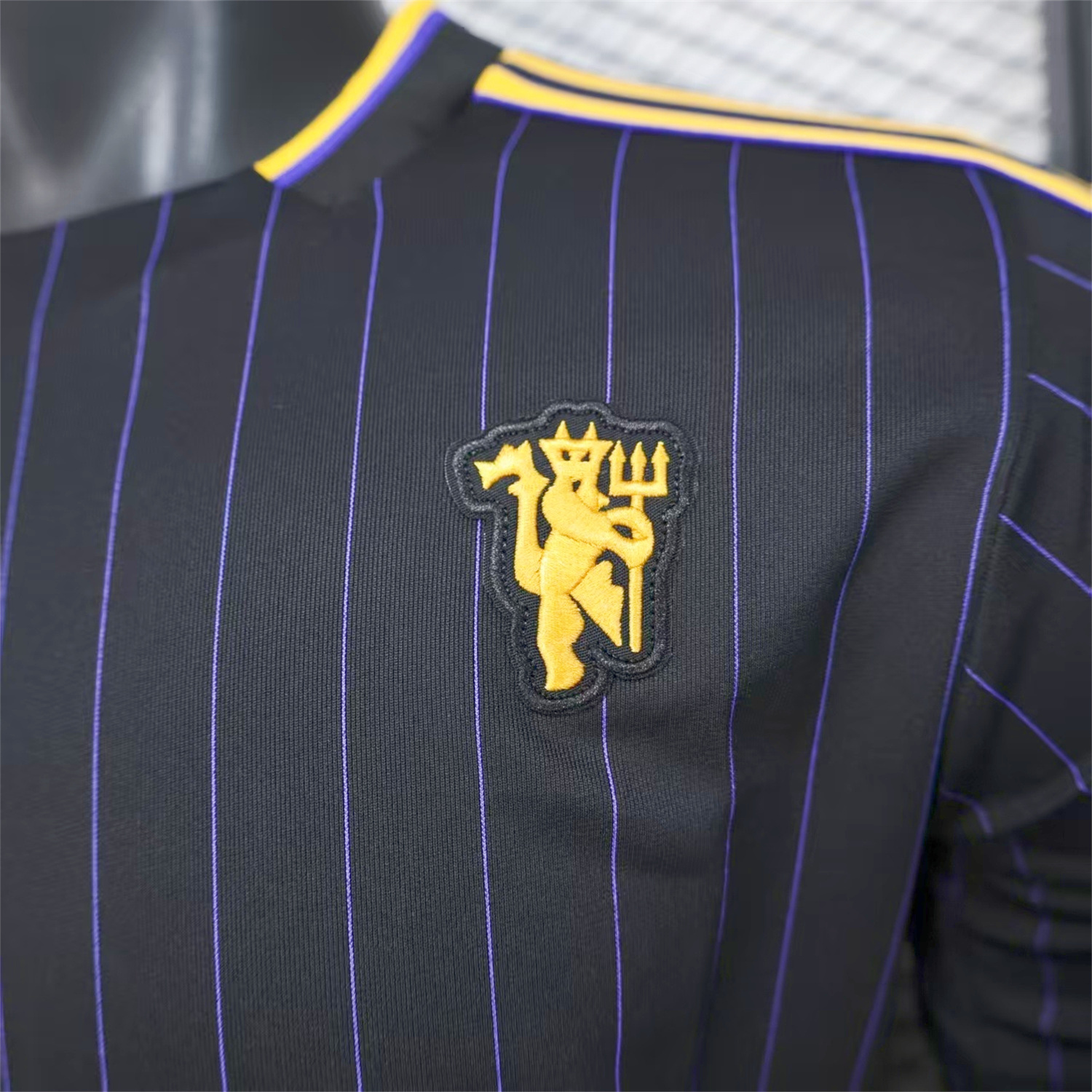 Manchester United 25-26 Trefoil Purple Lines Black Travel Jersey - Player Version - SOCCERDEALSHOP