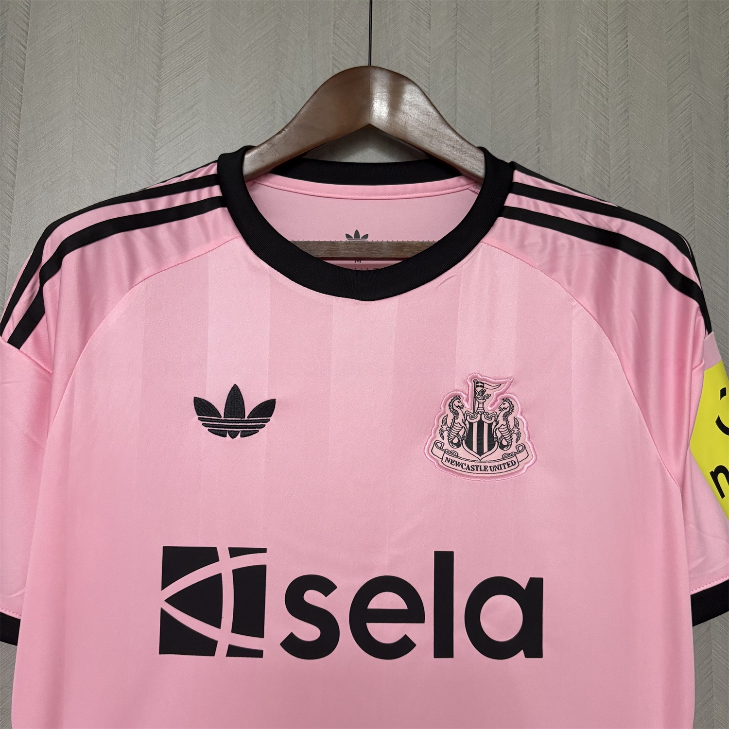 Newcastle United 25-26 Pink Special Jersey - Fans Version - SOCCERDEALSHOP