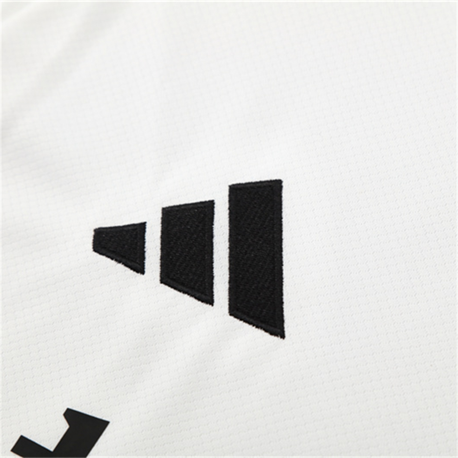 Manchester United 25-26 Kids Short-Sleeve Training Set - White Purple Top & Black Shorts - SOCCERDEALSHOP