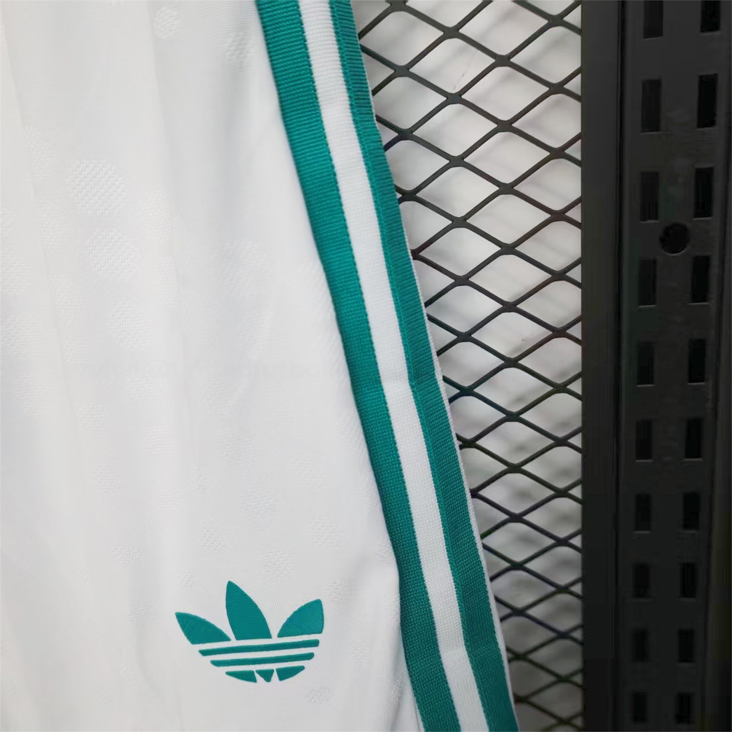 Liver.pool 25-26 Third White Shorts - Player Version - SOCCERDEALSHOP