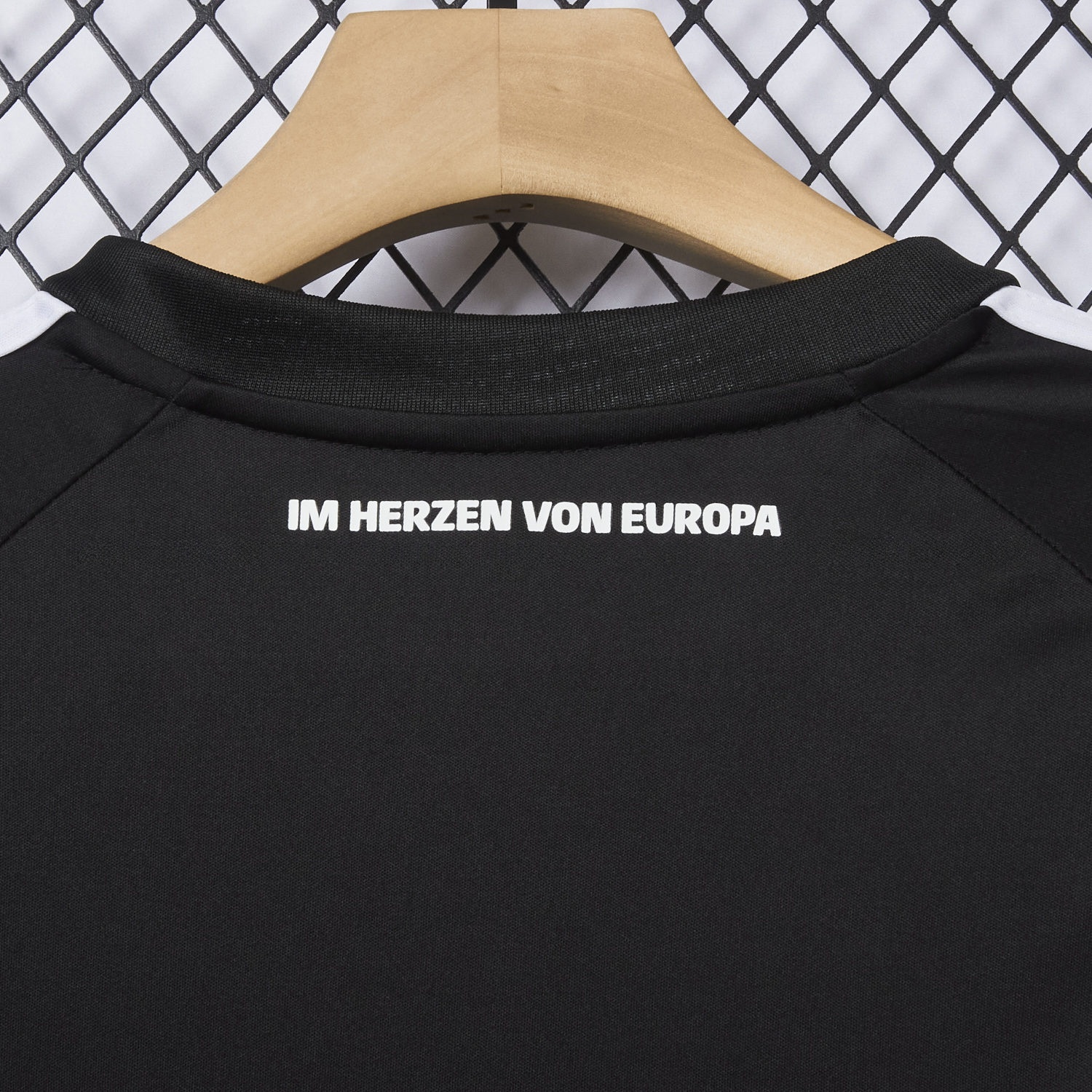 Frankfurt 25-26 European Home Black Jersey - Fans Version - SOCCERDEALSHOP