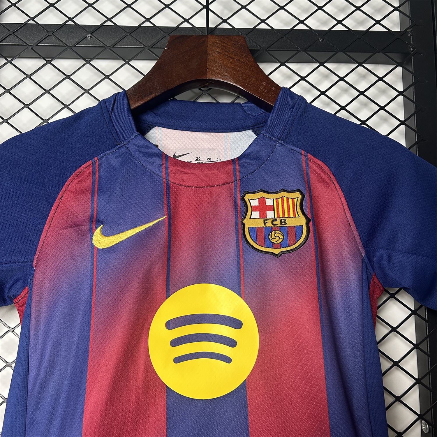 Barcelona 25-26 Ed Sheeran Home Special Kids Kit - Fans Version - SOCCERDEALSHOP
