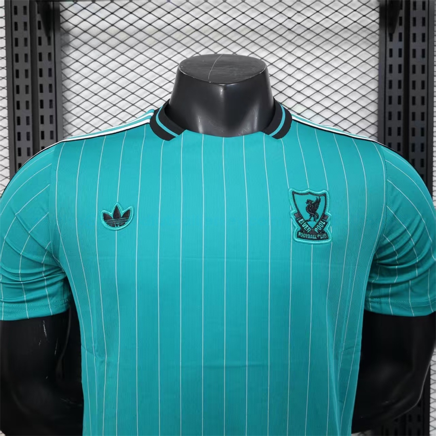 Liver.pool 25-26 Icon Range Travel Special Edition Cyan Jersey - Player Version - SOCCERDEALSHOP