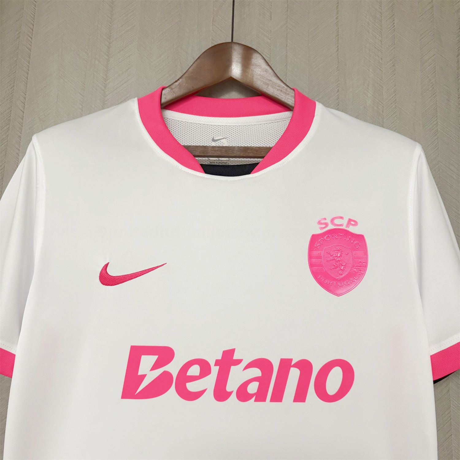 Sporting CP 25-26 Pink And White Special Jersey - Fans Version - SOCCERDEALSHOP