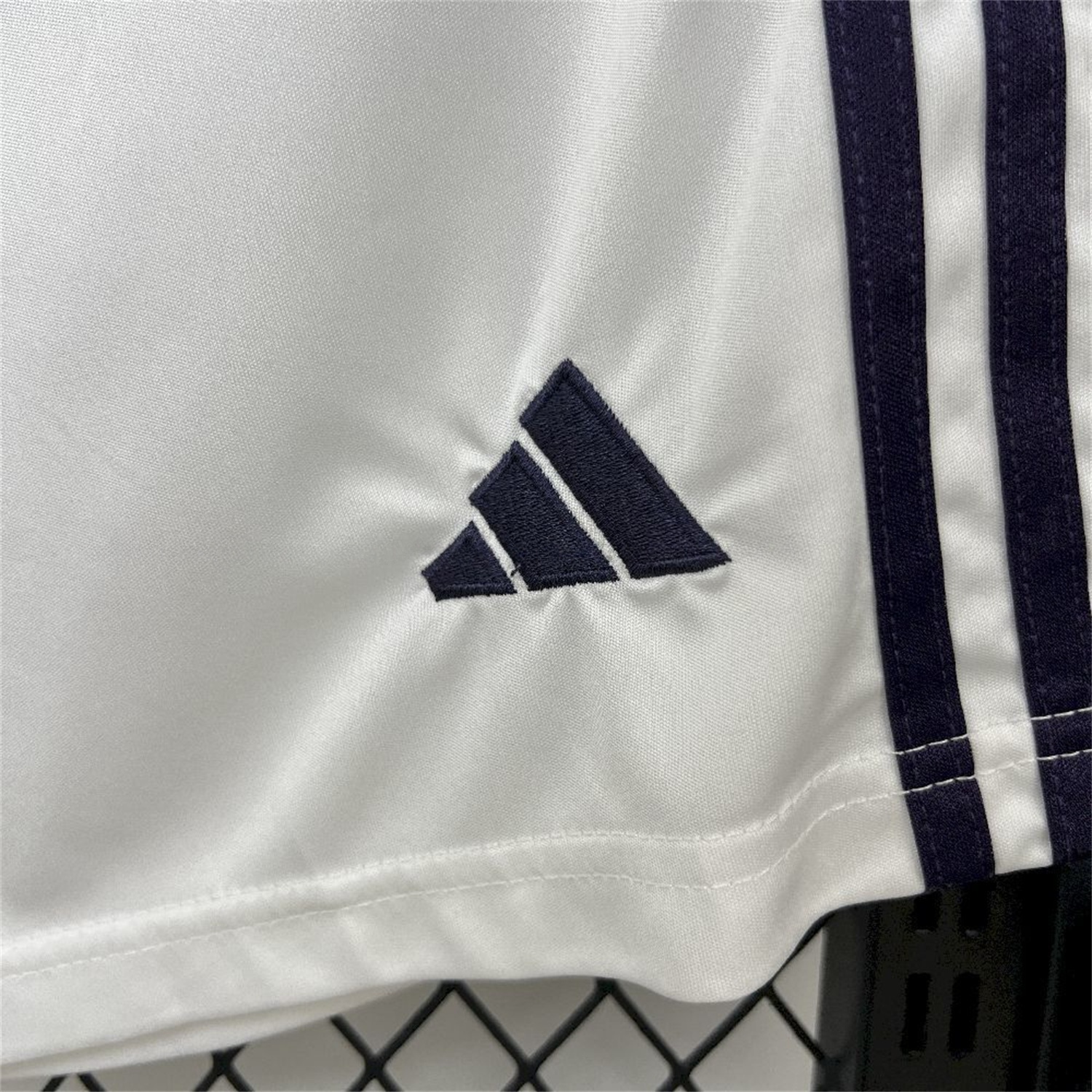 Manchester United 25-26 Away White Shorts - Fans Version - SOCCERDEALSHOP