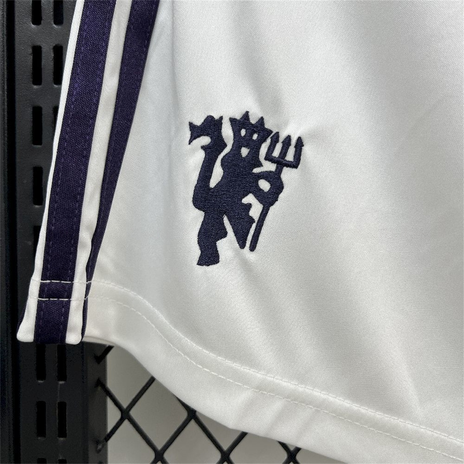 Manchester United 25-26 Away White Shorts - Fans Version - SOCCERDEALSHOP