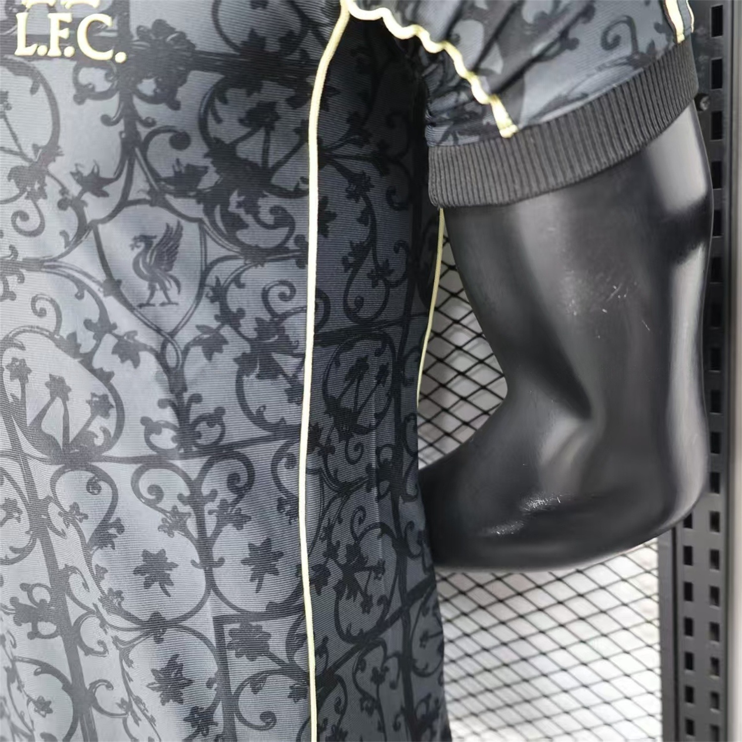 Liver.pool 25-26 Black Floral Pattern Special Jersey - Player Version - SOCCERDEALSHOP