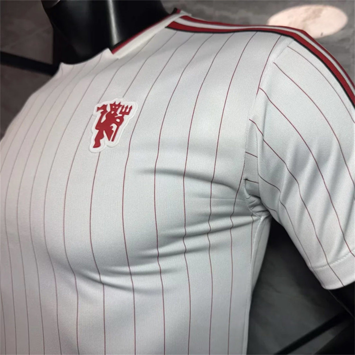 Manchester United 25-26 Trefoil Red Lines White Travel Jersey - Player Version - SOCCERDEALSHOP