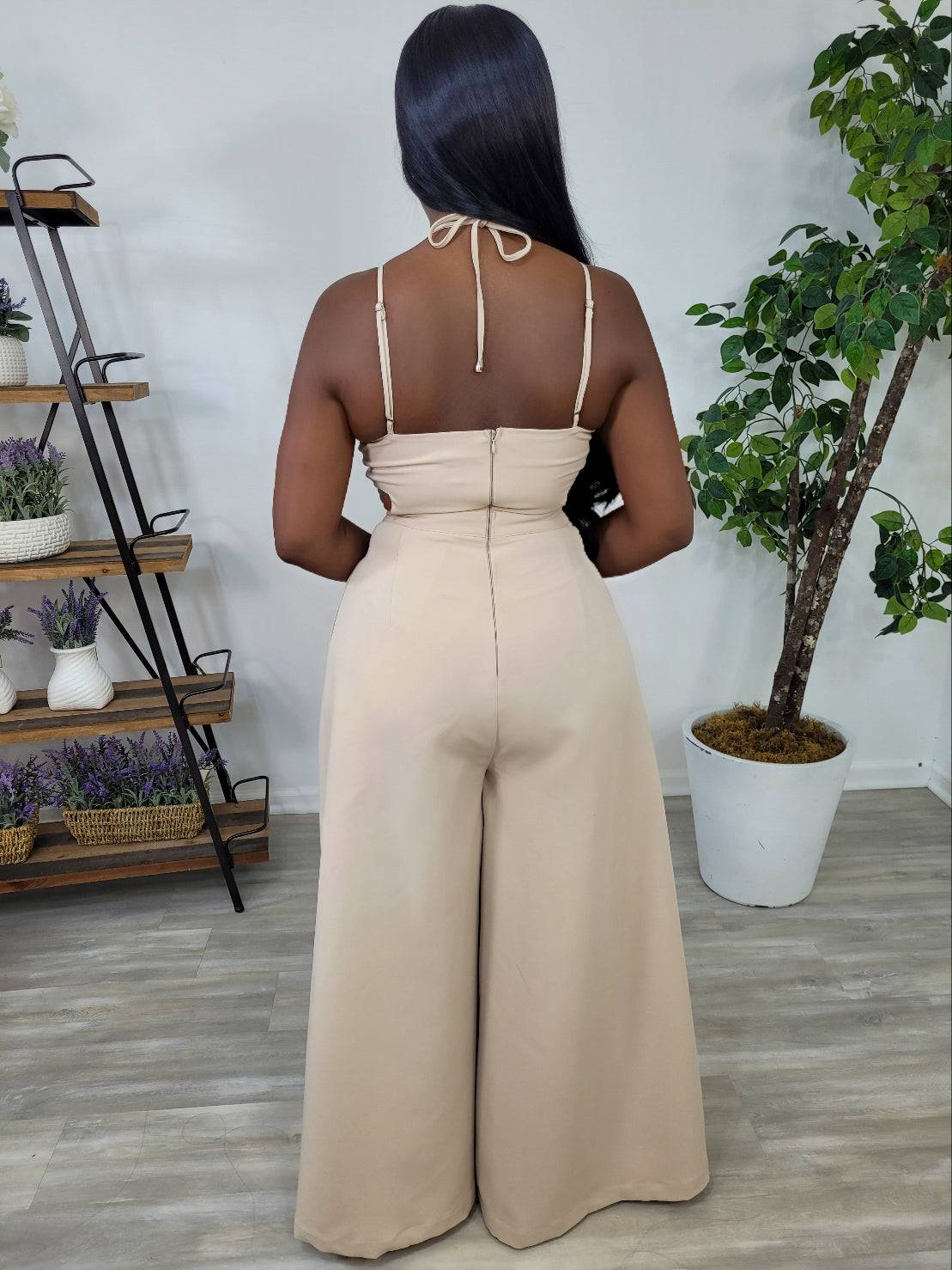 CHIC FLOWER BLOOM JUMPSUIT (NUDE)