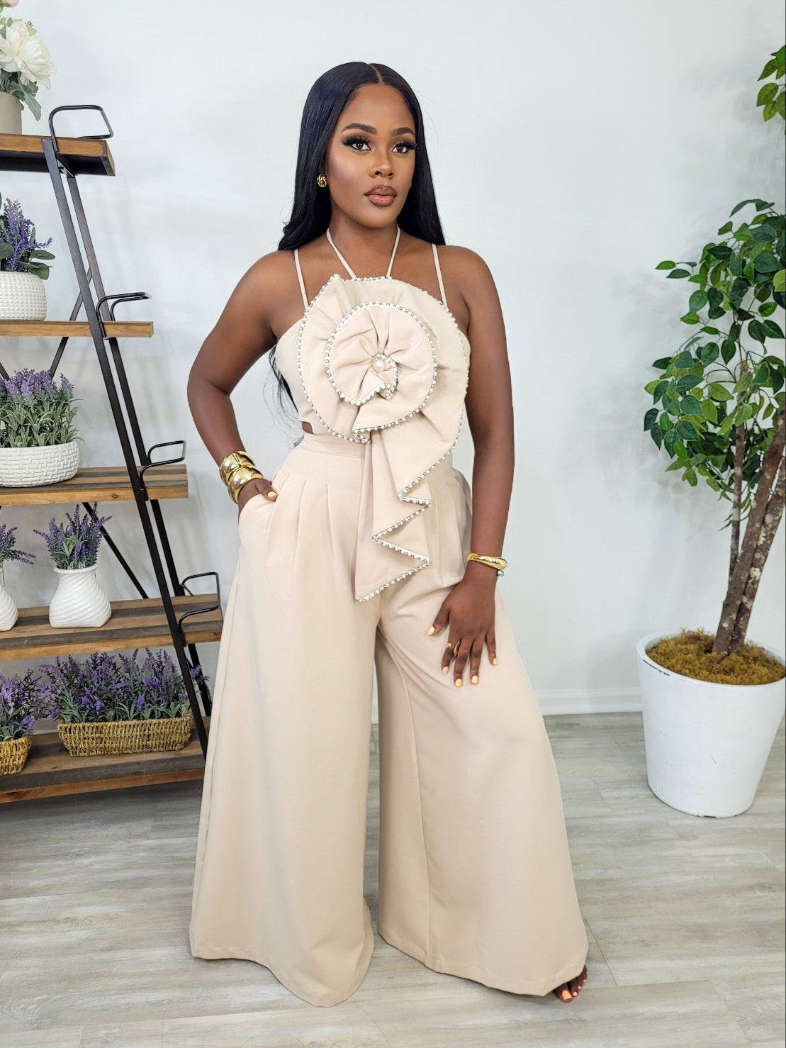 CHIC FLOWER BLOOM JUMPSUIT (NUDE)