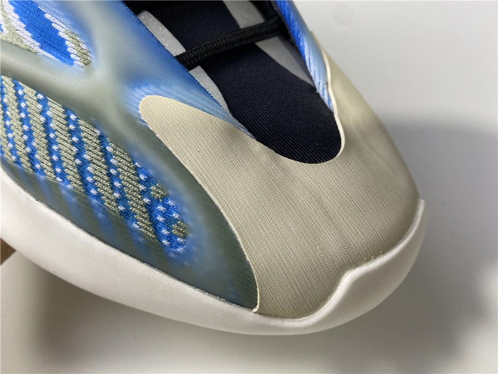 adidas Yeezy 700 V3Arzareth
