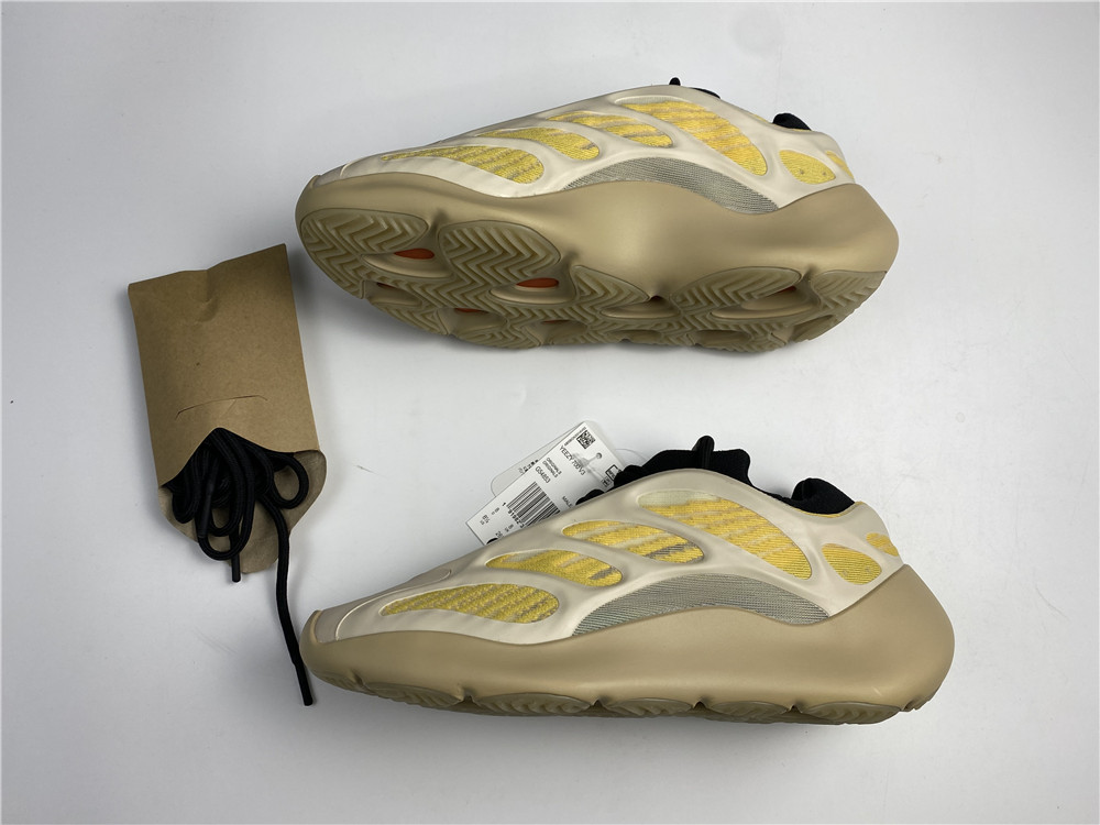 adidas Yeezy 700 V3Safflower