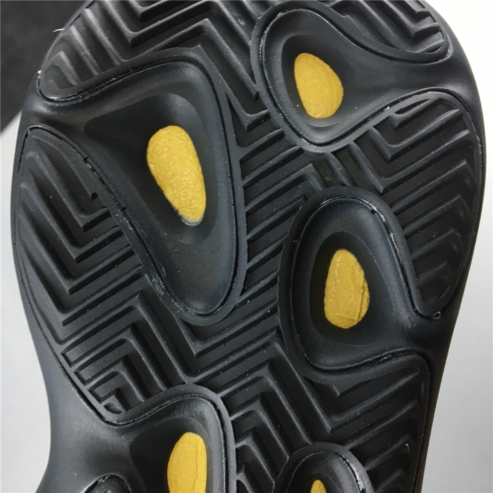 adidas Yeezy 700 V3Alvah