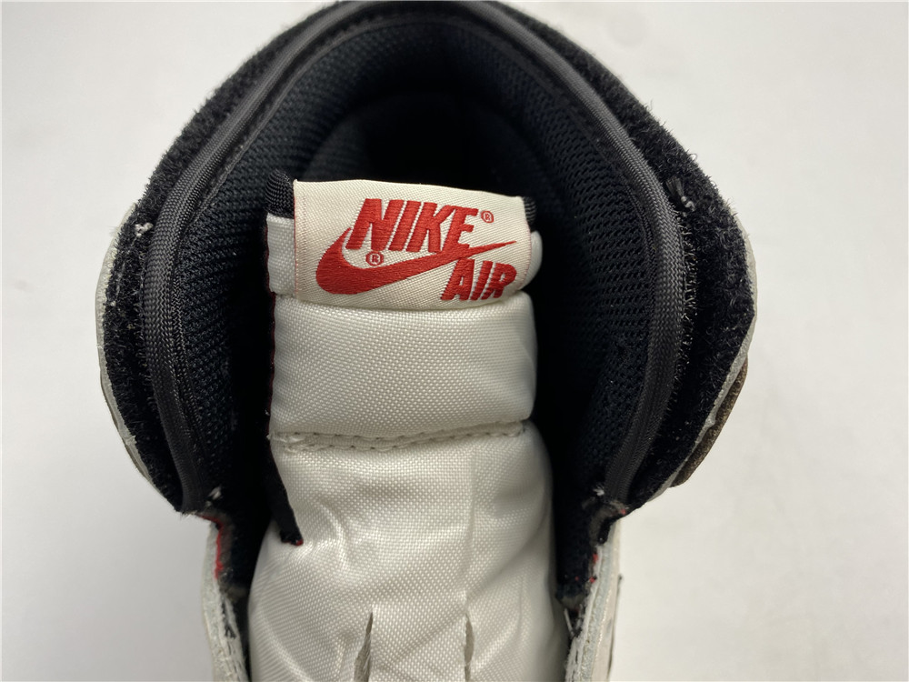 Jordan 1 Travis Scott x Air Jordan 1 reverse hook 2.0 white and brown reverse hook 2.0  CD4487-100