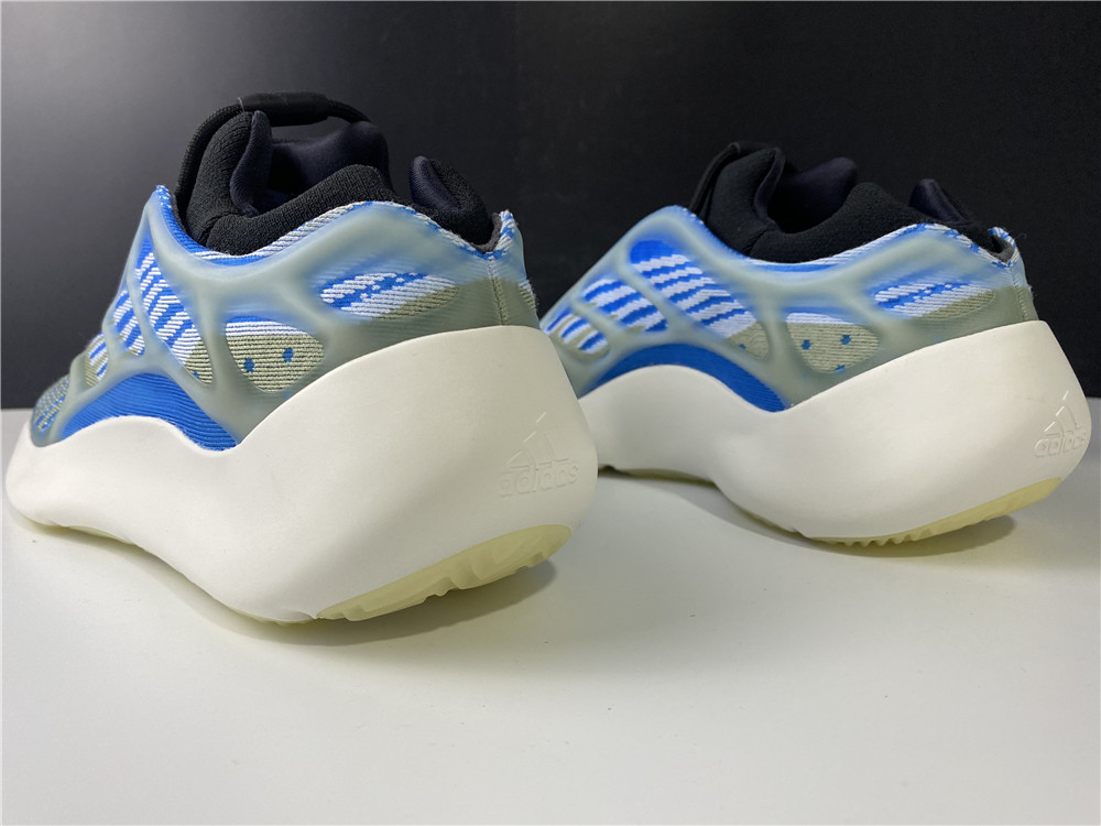 adidas Yeezy 700 V3Arzareth