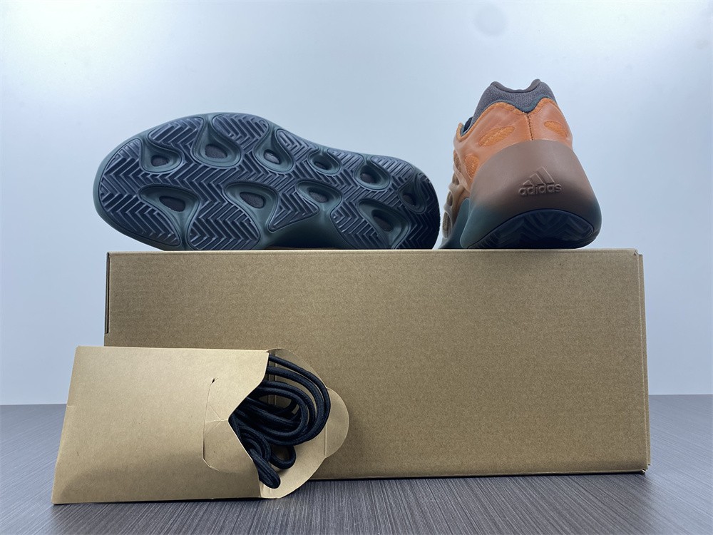 adidas Yeezy 700 V3Copper Fade