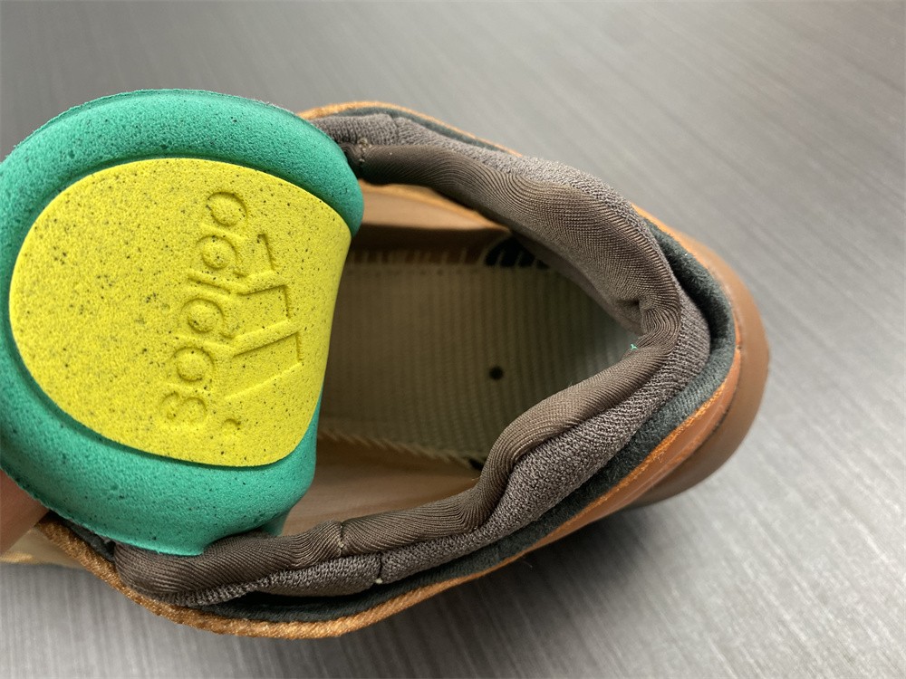 adidas Yeezy 700 V3Copper Fade