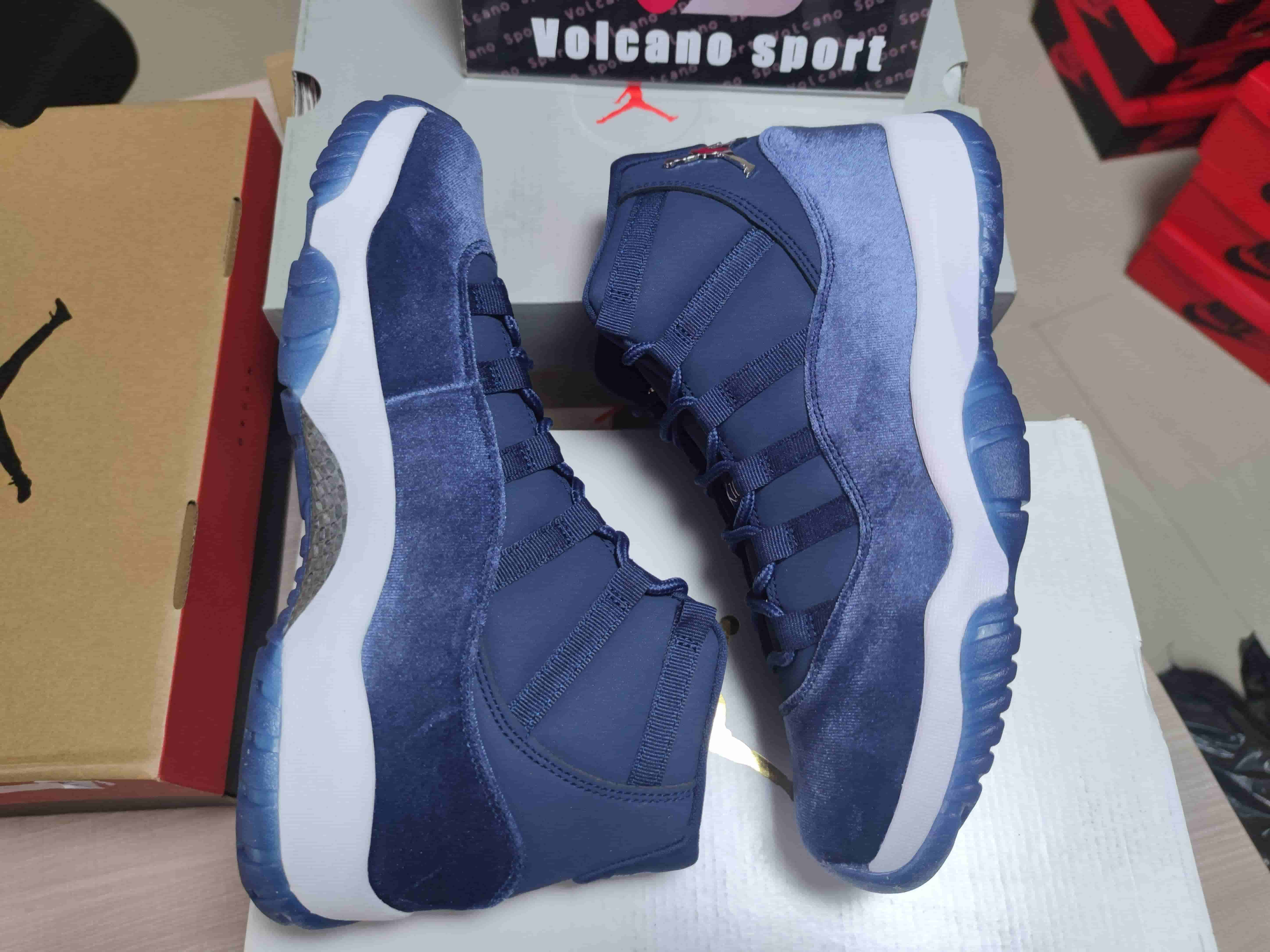 Jordan 11 Velvet WMNS “Midnight Navy” AR0715-441
