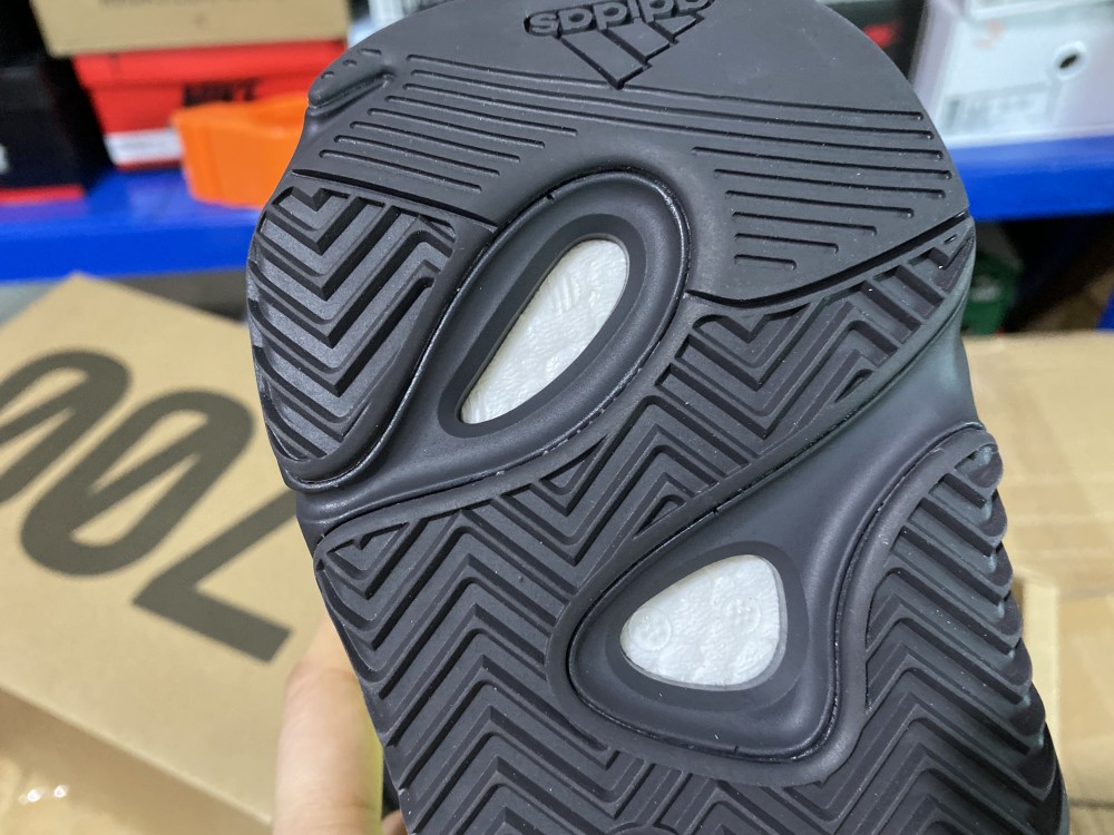 adidas Yeezy Boost 700 MNVNPhosphor