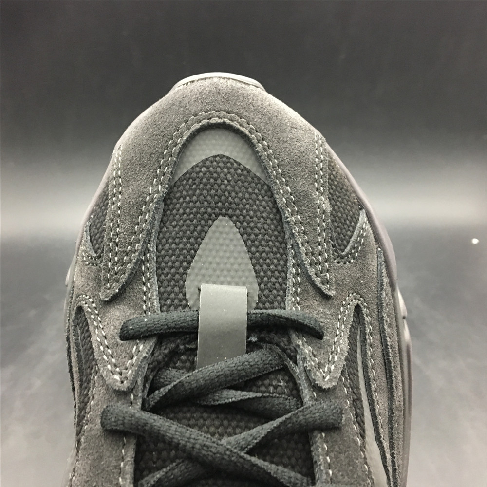 adidas Yeezy Boost 700 V2Vanta