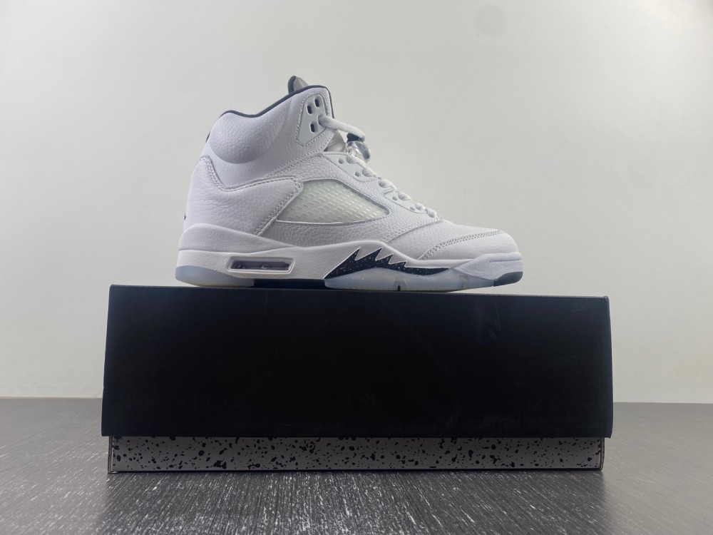 Air Jordan AIR JORDAN 5 RETRO 'WHITE BLACK' DD0587-110