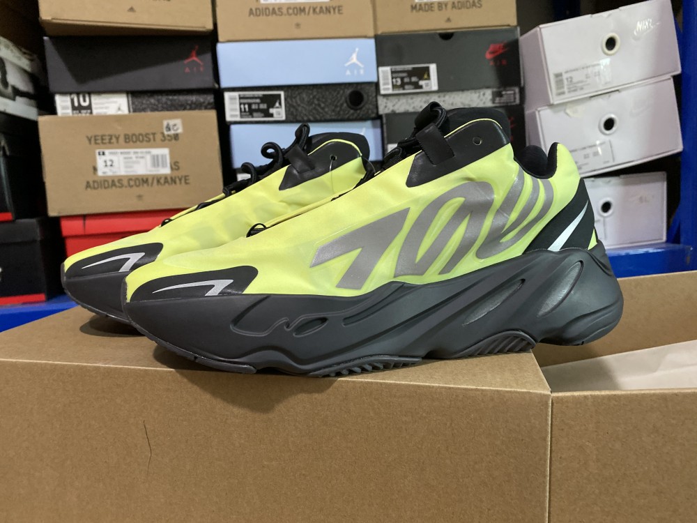 adidas Yeezy Boost 700 MNVNPhosphor
