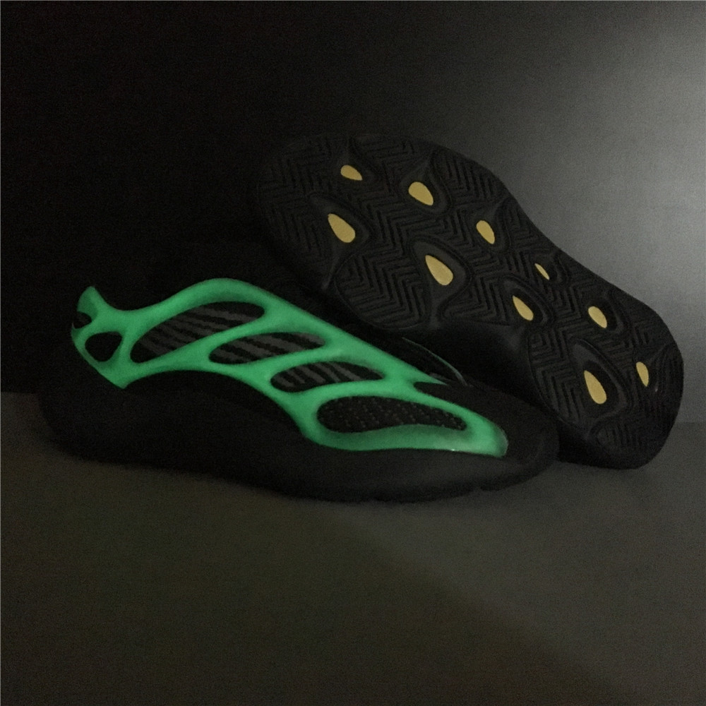 adidas Yeezy 700 V3Alvah