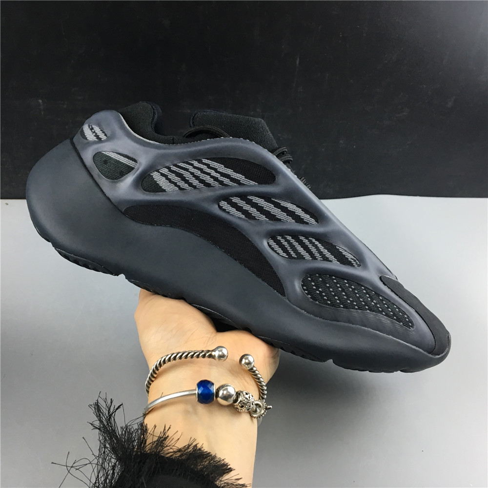 adidas Yeezy 700 V3Alvah