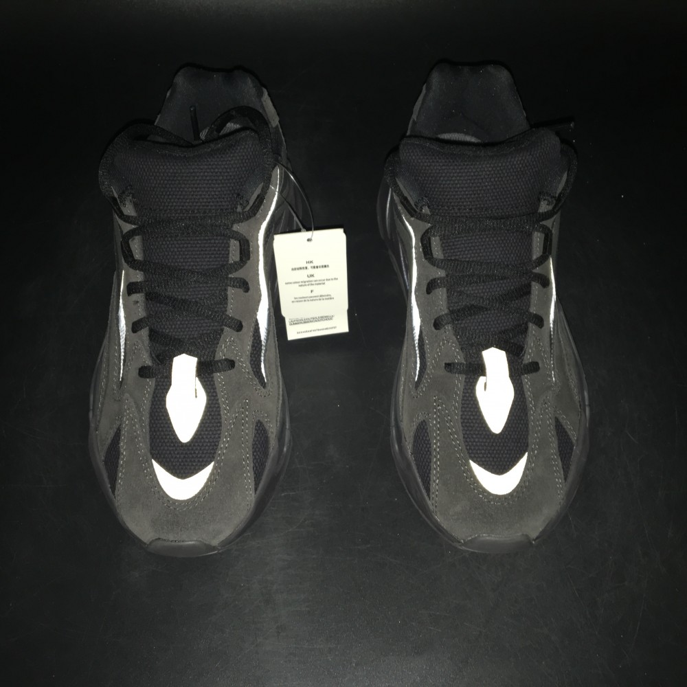 adidas Yeezy Boost 700 V2Vanta