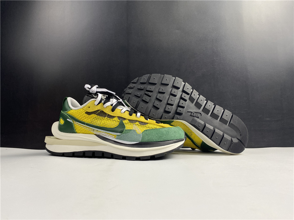 Nike Vaporwaffle sacai Tour Yellow Stadium Green CV1363-700